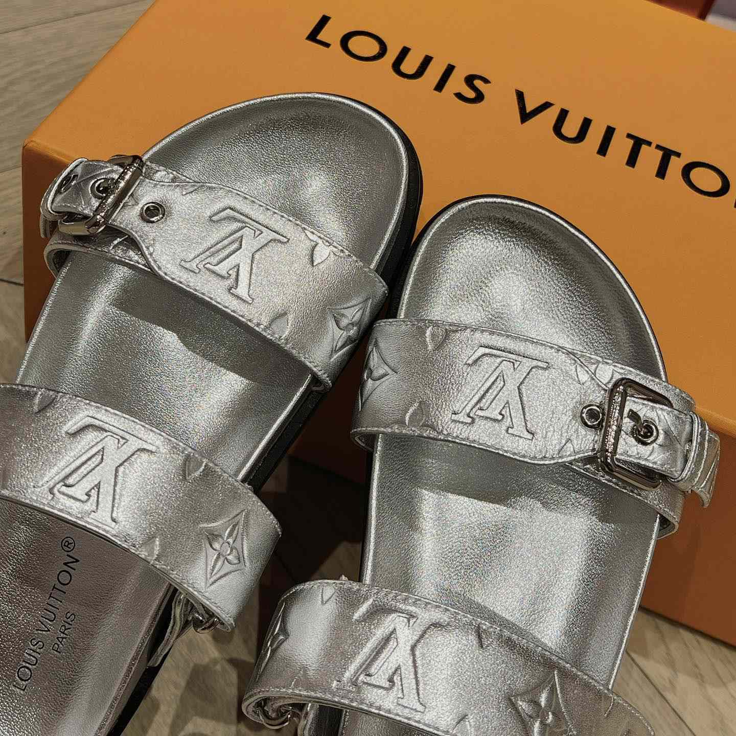 Louis Vuitton Bom Dia Flat Comfort Mules     1AB3OG - DopestKickz