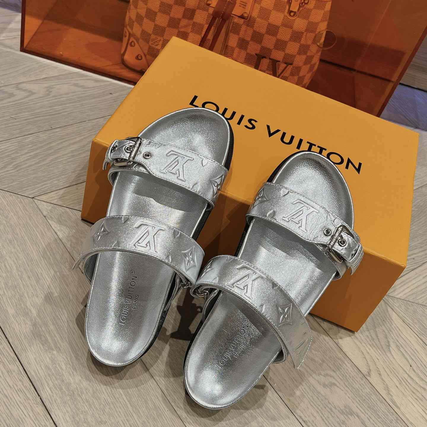 Louis Vuitton Bom Dia Flat Comfort Mules     1AB3OG - DopestKickz