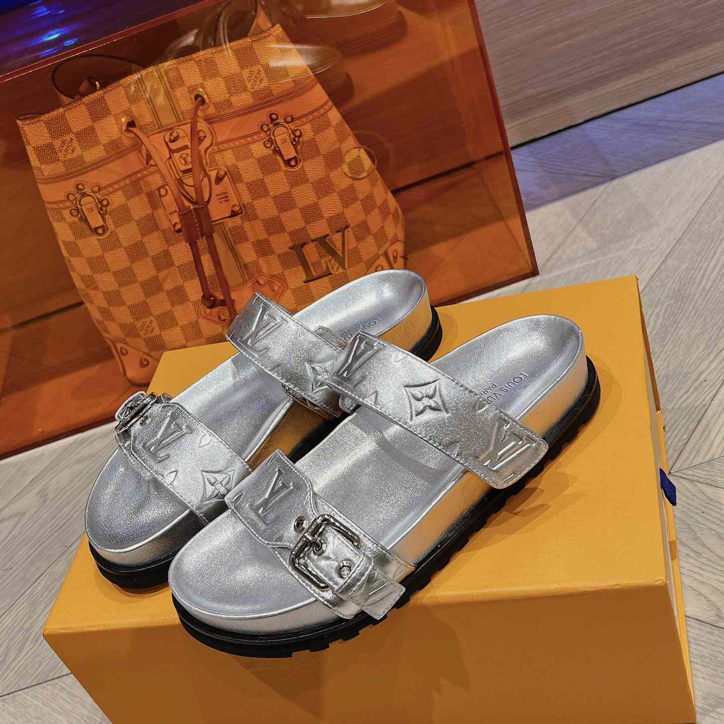 Louis Vuitton Bom Dia Flat Comfort Mules     1AB3OG - DopestKickz