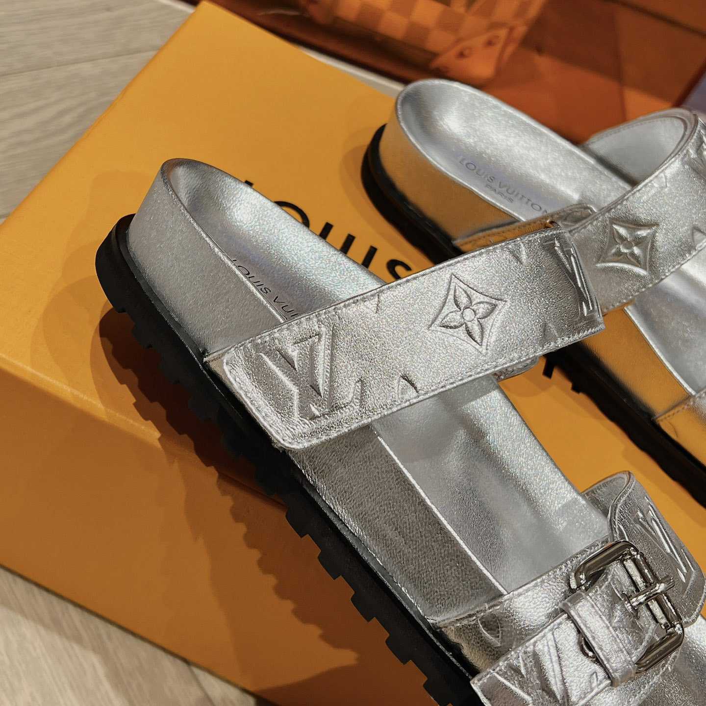 Louis Vuitton Bom Dia Flat Comfort Mules     1AB3OG - DopestKickz