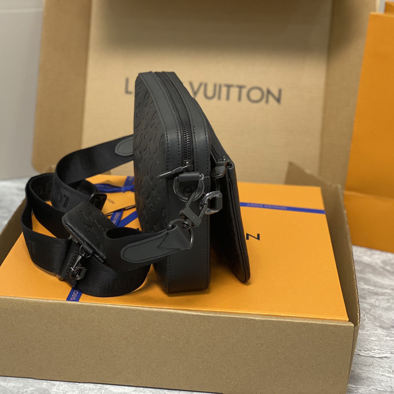 Louis Vuitton Trio Messenger   M46602 - DopestKickz