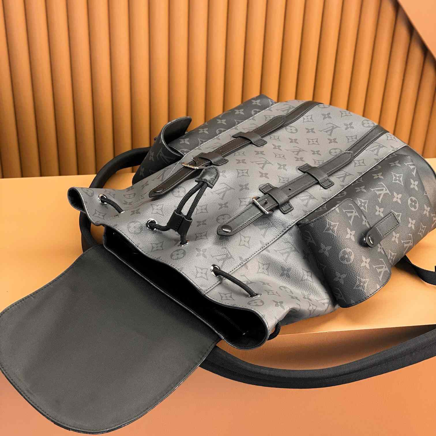 Louis Vuitton Christopher MM (38x44x21cm)     M45419 - DopestKickz