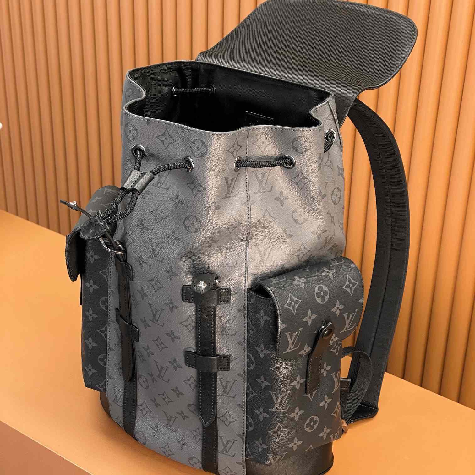 Louis Vuitton Christopher MM (38x44x21cm)     M45419 - DopestKickz