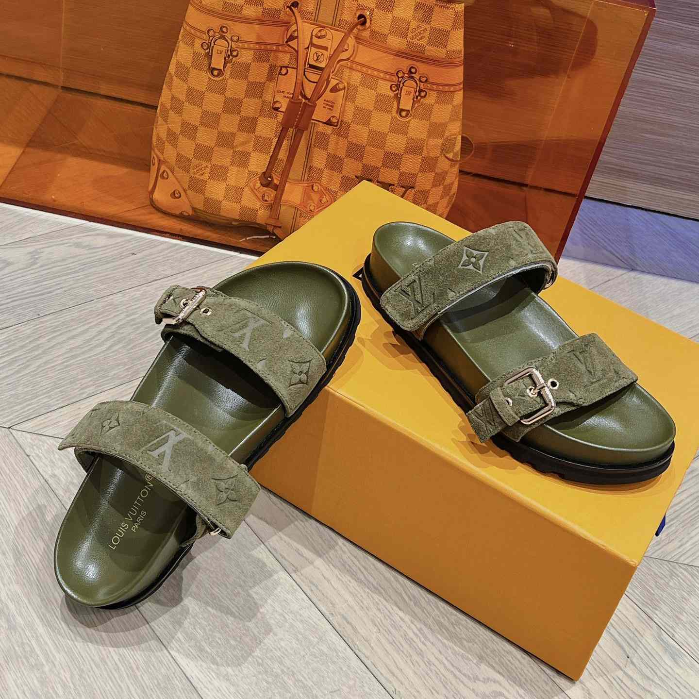 Louis Vuitton Bom Dia Flat Comfort Mule    1ABOYY - DopestKickz