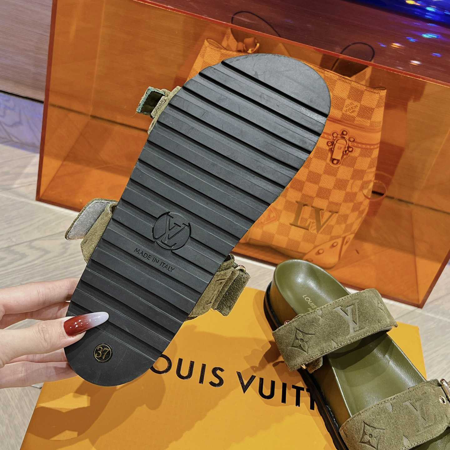 Louis Vuitton Bom Dia Flat Comfort Mule    1ABOYY - DopestKickz