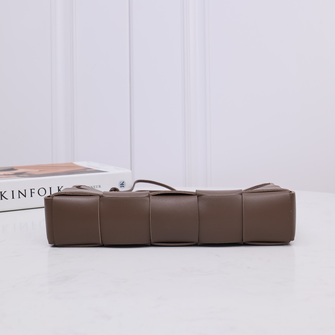 Bottega Veneta Cassette Pouch On Strap - DopestKickz