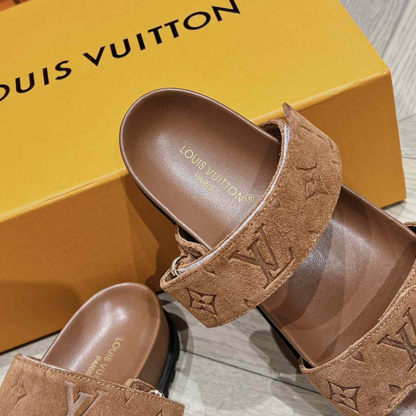 Louis Vuitton Bom Dia Flat Comfort Mule    1ABOY4 - DopestKickz