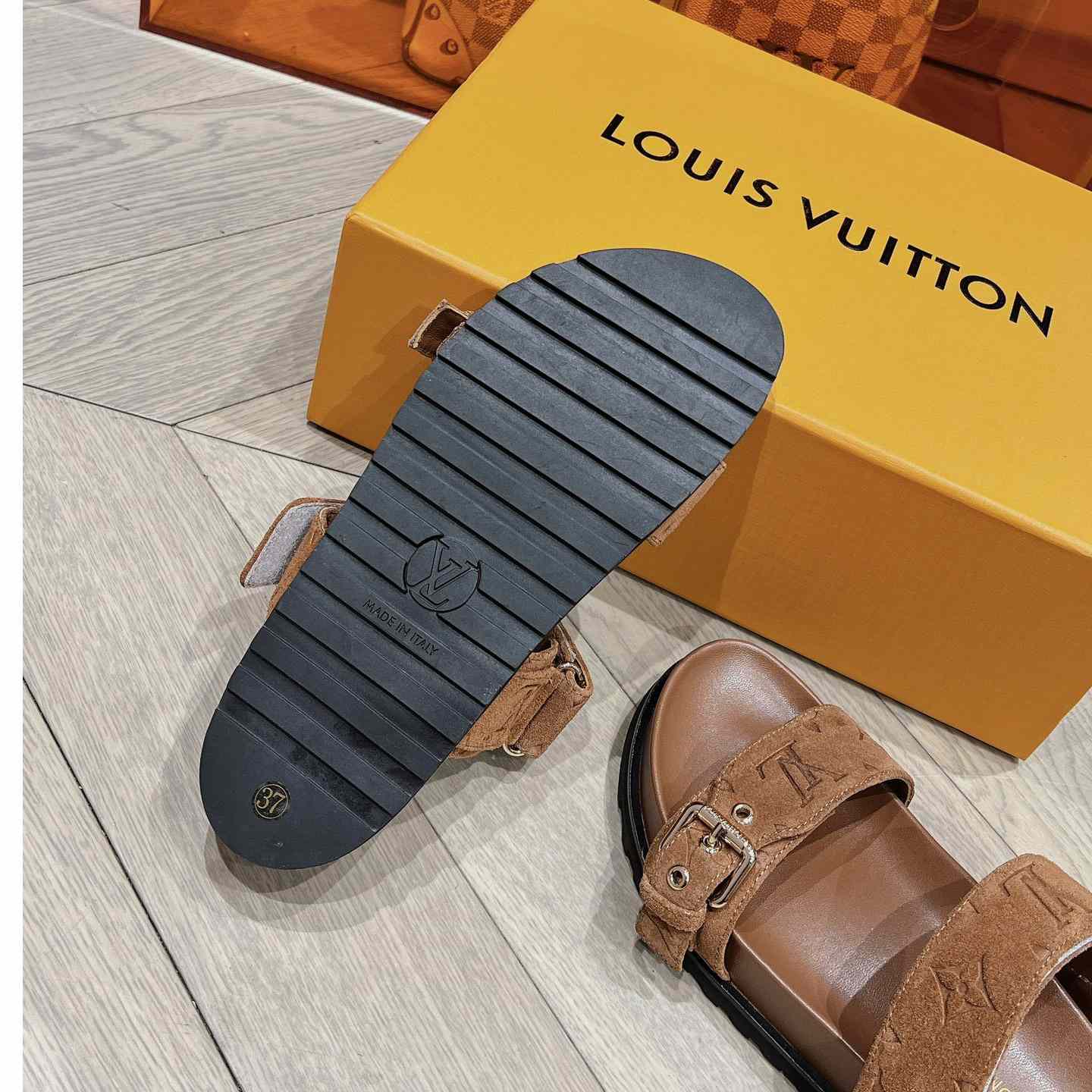 Louis Vuitton Bom Dia Flat Comfort Mule    1ABOY4 - DopestKickz