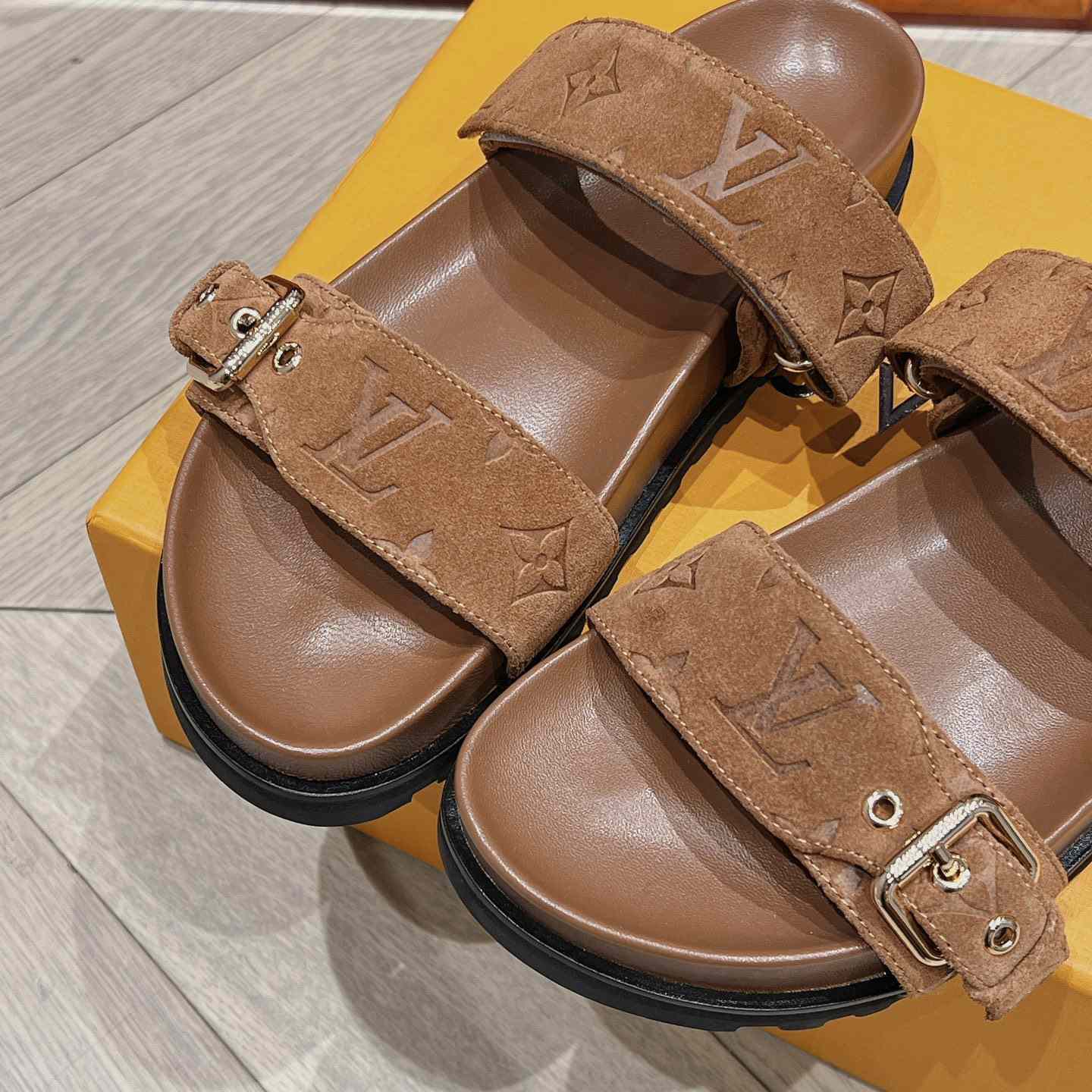 Louis Vuitton Bom Dia Flat Comfort Mule    1ABOY4 - DopestKickz