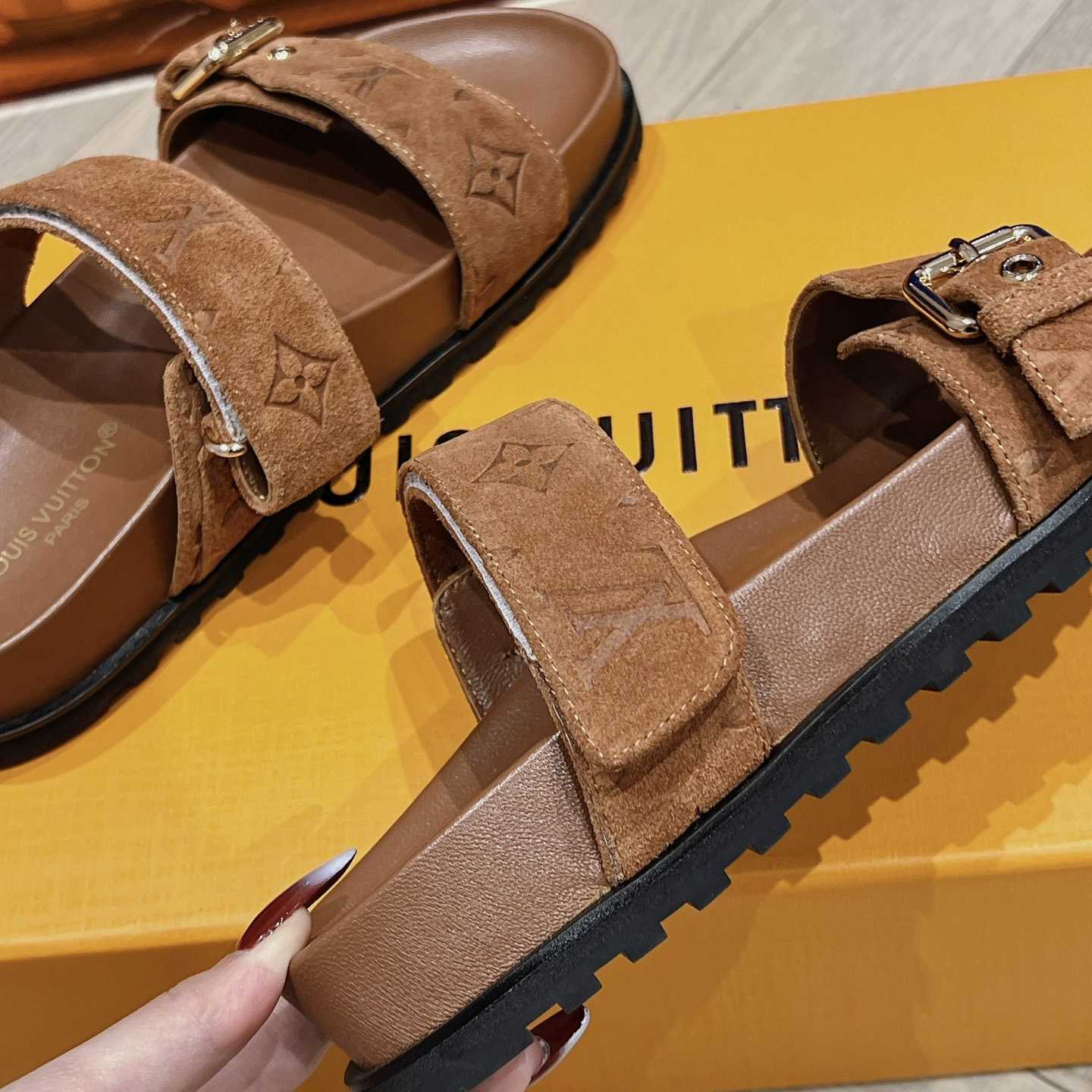 Louis Vuitton Bom Dia Flat Comfort Mule    1ABOY4 - DopestKickz