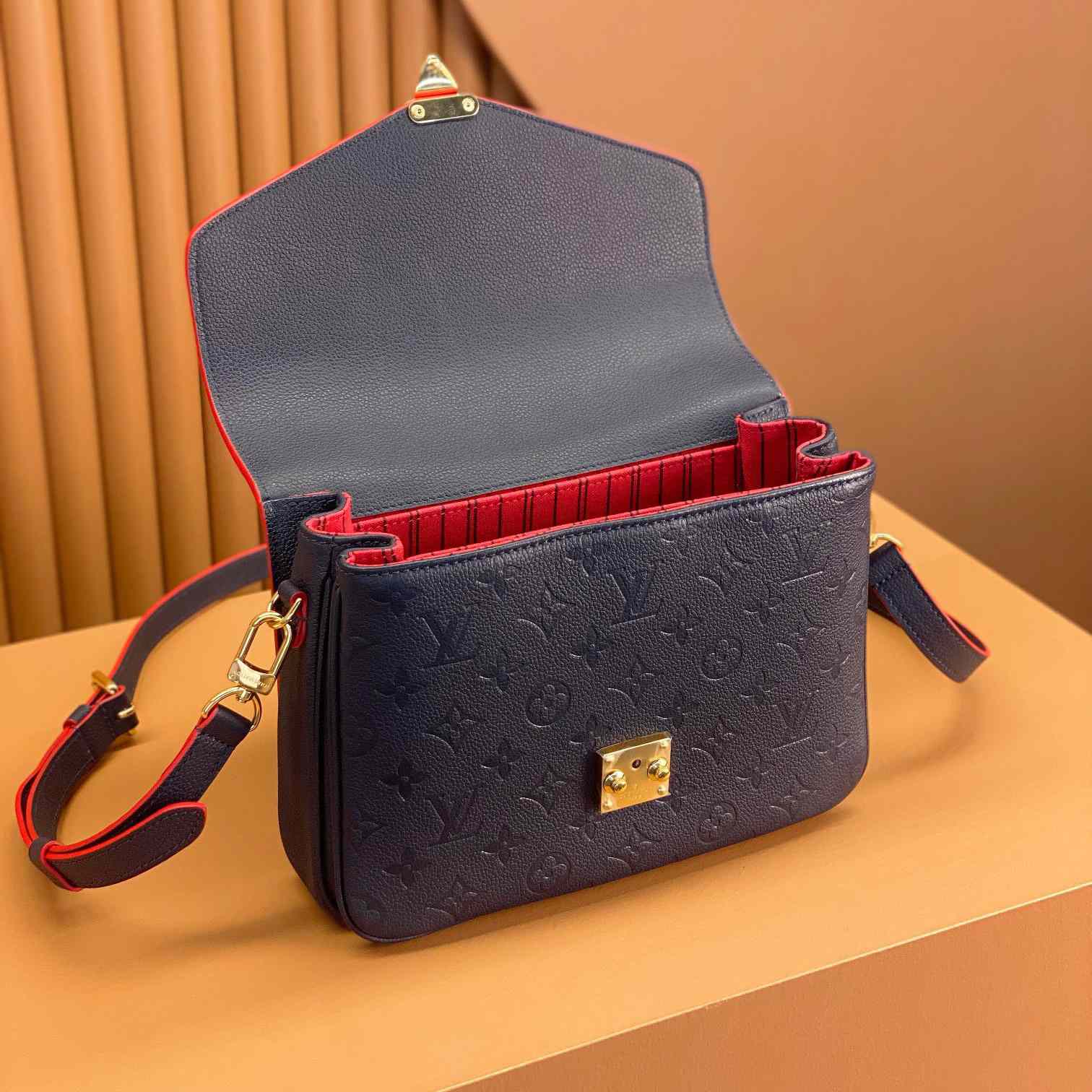 Louis Vuitton Pochette Métis (25*19*7cm)   M44071 - DopestKickz