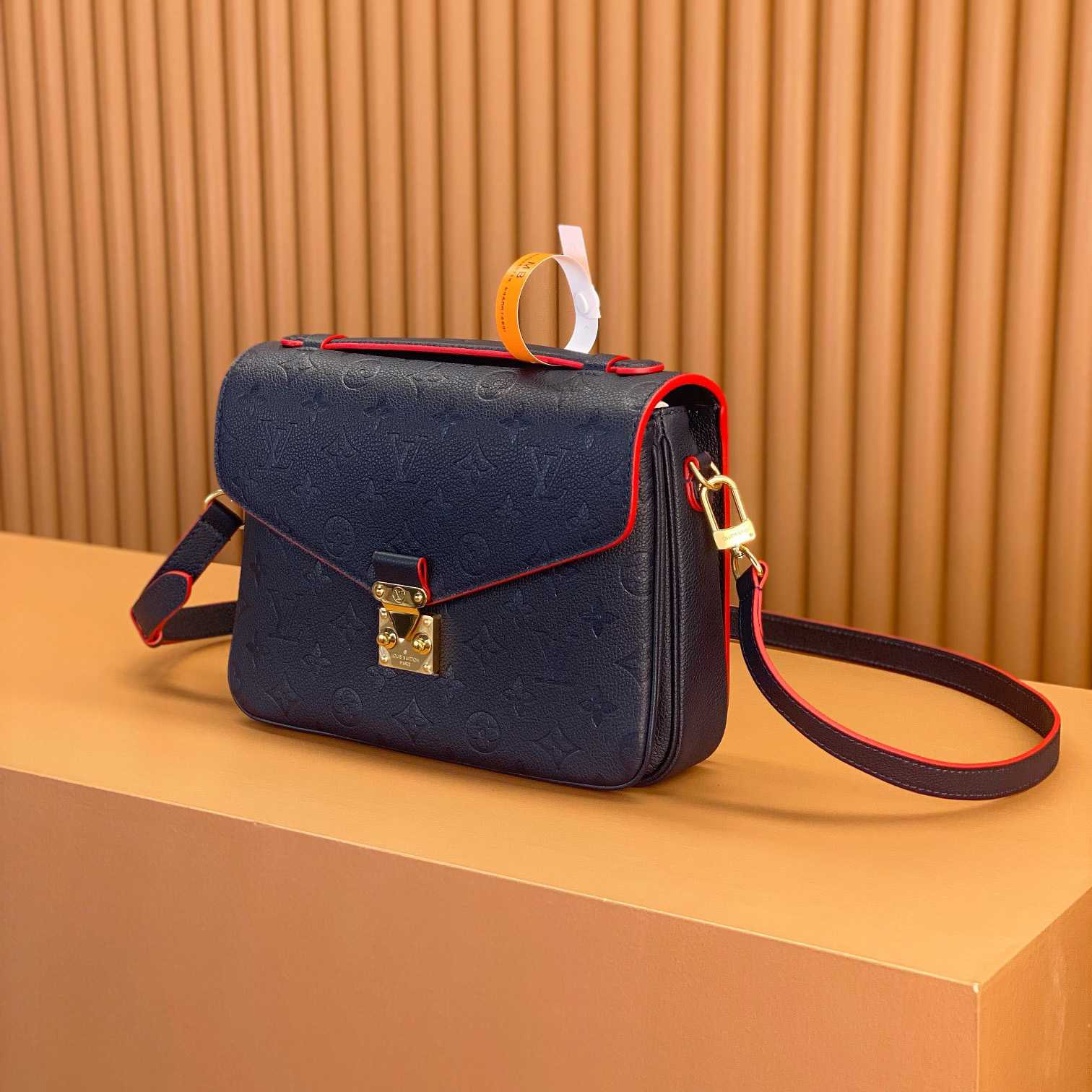 Louis Vuitton Pochette Métis (25*19*7cm)   M44071 - DopestKickz