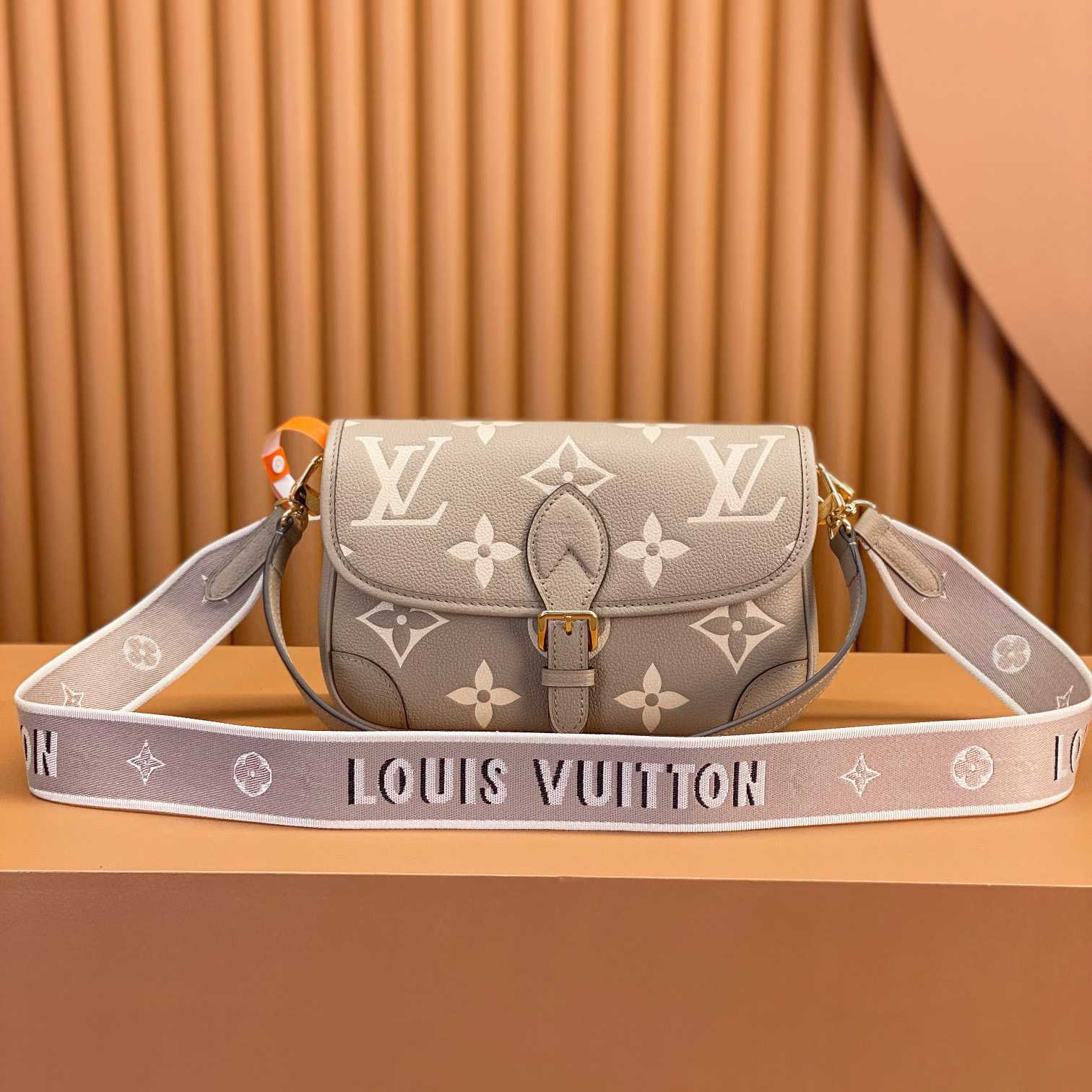 Louis Vuitton Diane (23 x 16 x 8.5cm)  M46583 - DopestKickz