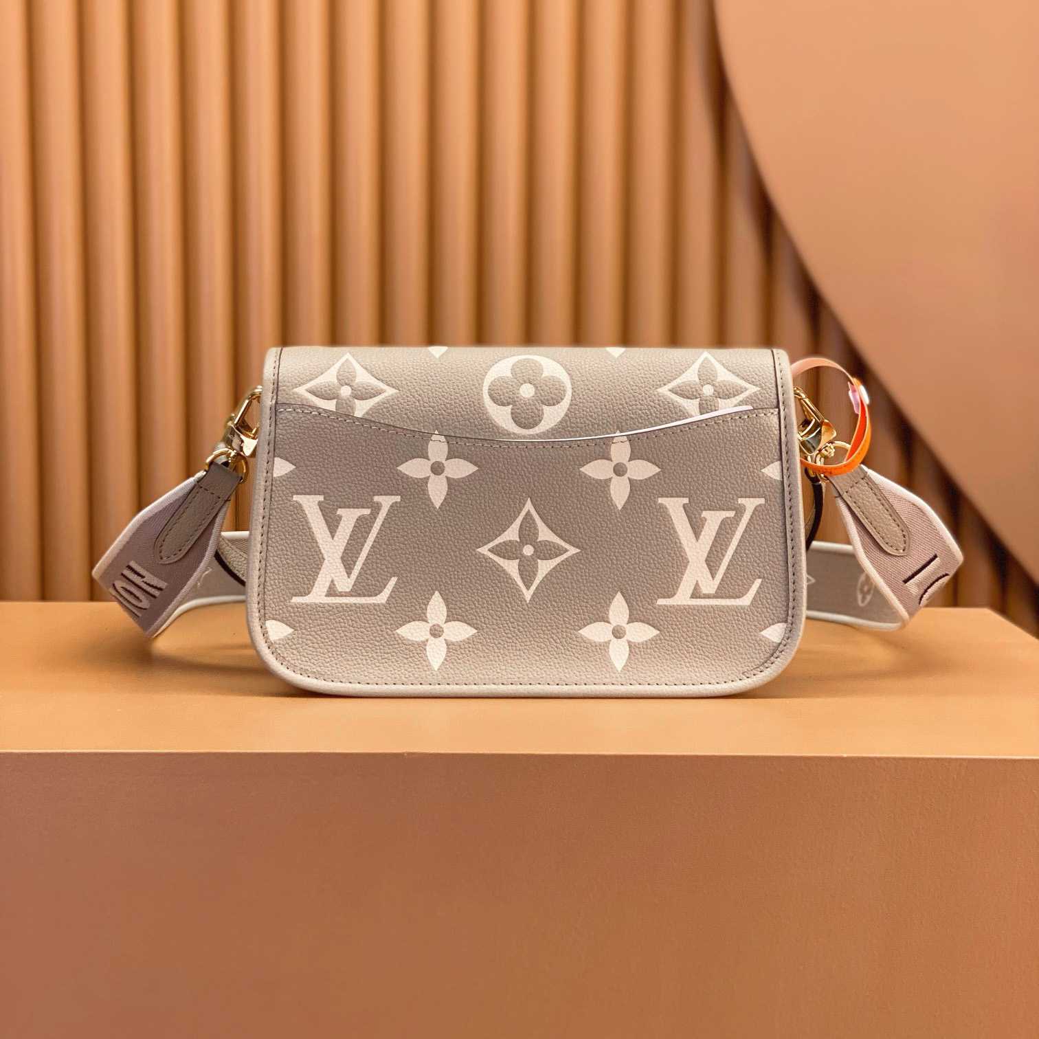 Louis Vuitton Diane (23 x 16 x 8.5cm)  M46583 - DopestKickz