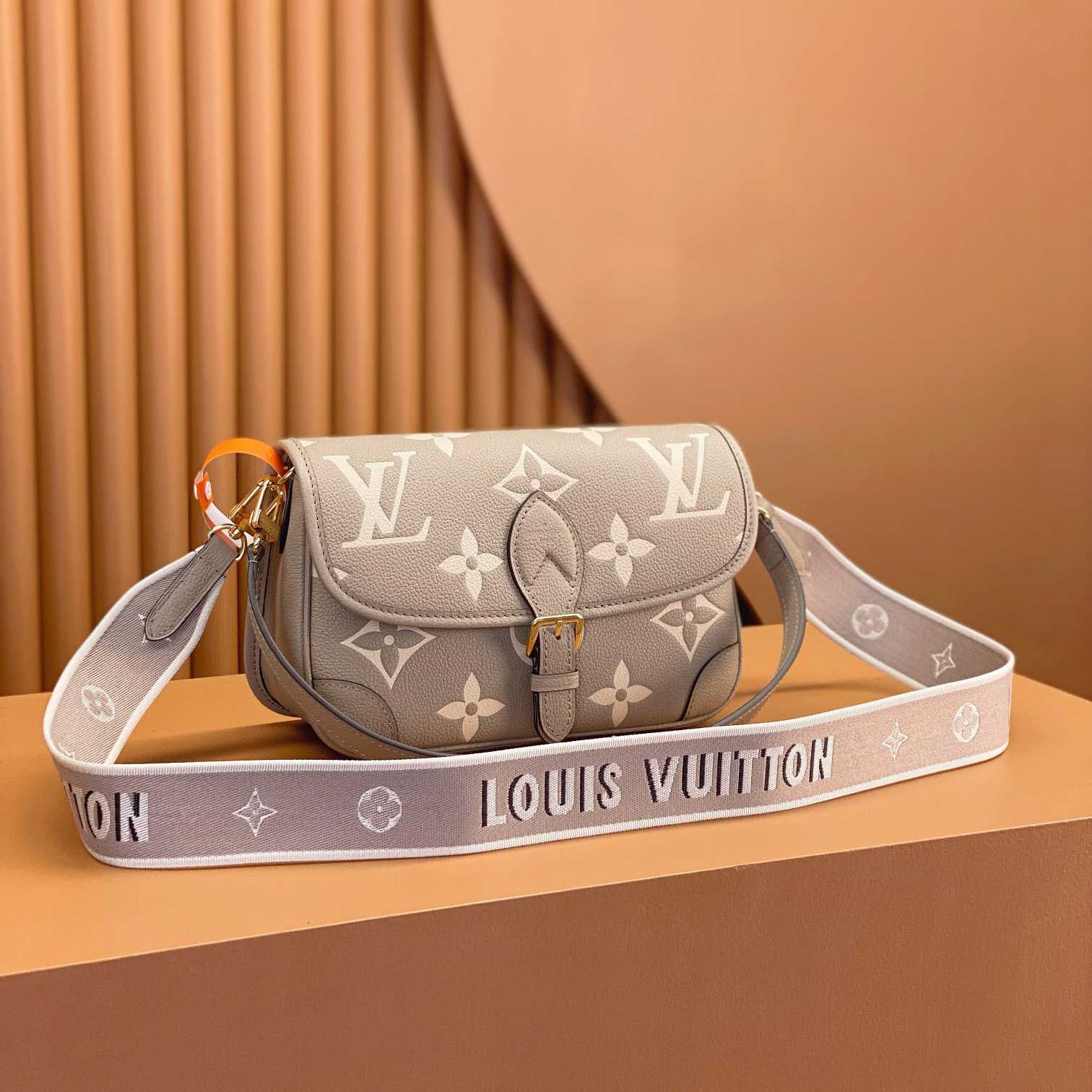 Louis Vuitton Diane (23 x 16 x 8.5cm)  M46583 - DopestKickz