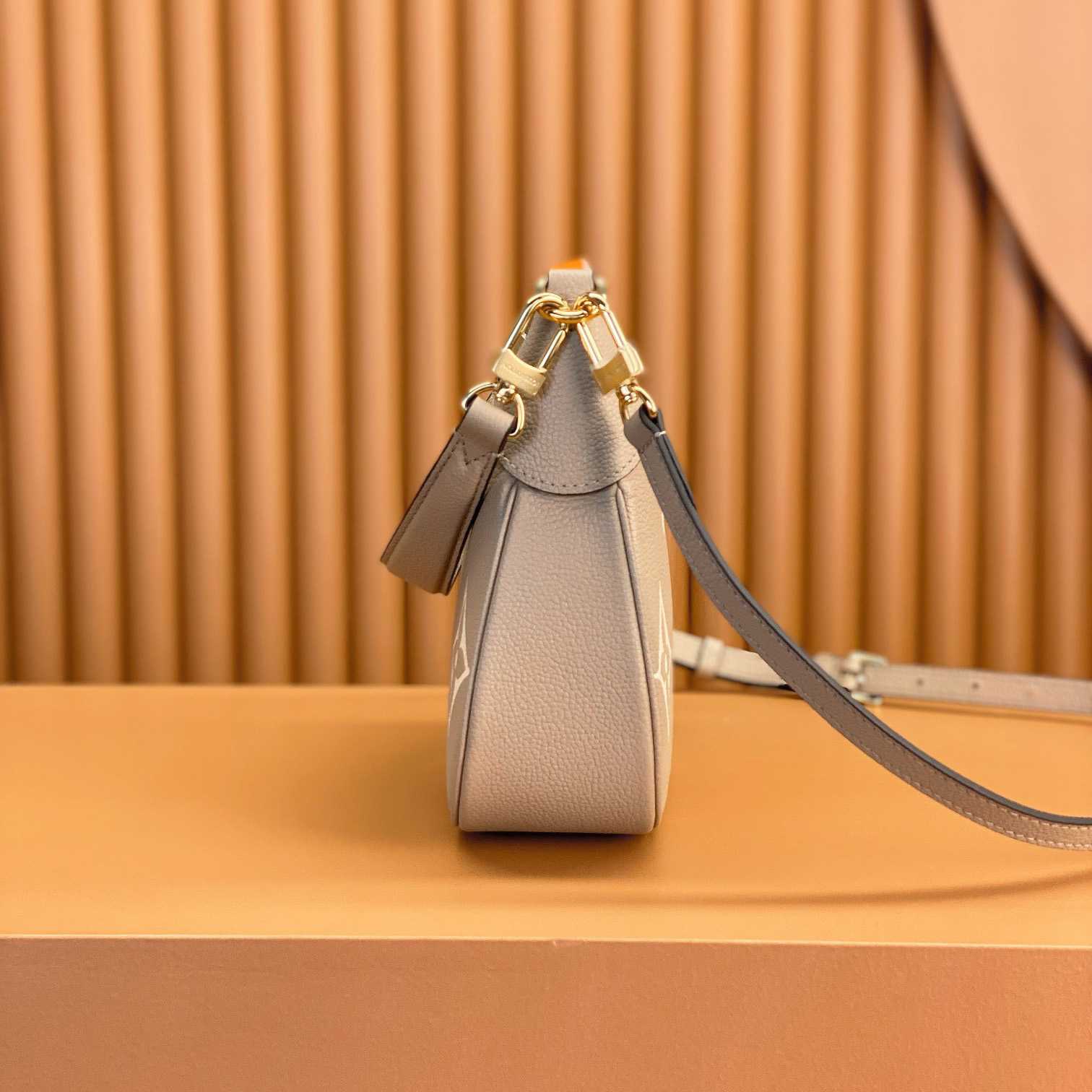 Louis Vuitton Bagatelle (24x18x7cm)      M46112 - DopestKickz