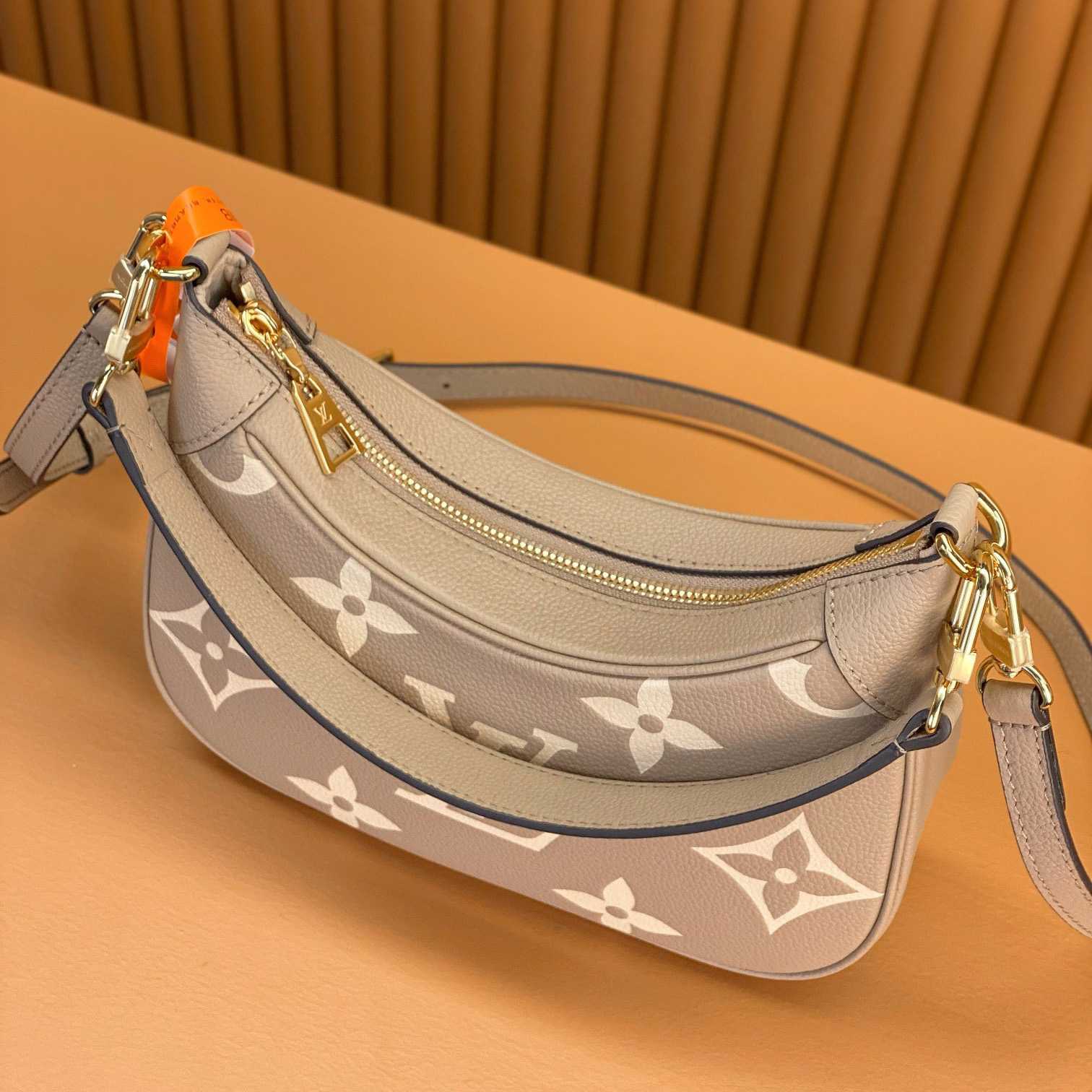 Louis Vuitton Bagatelle (24x18x7cm)      M46112 - DopestKickz