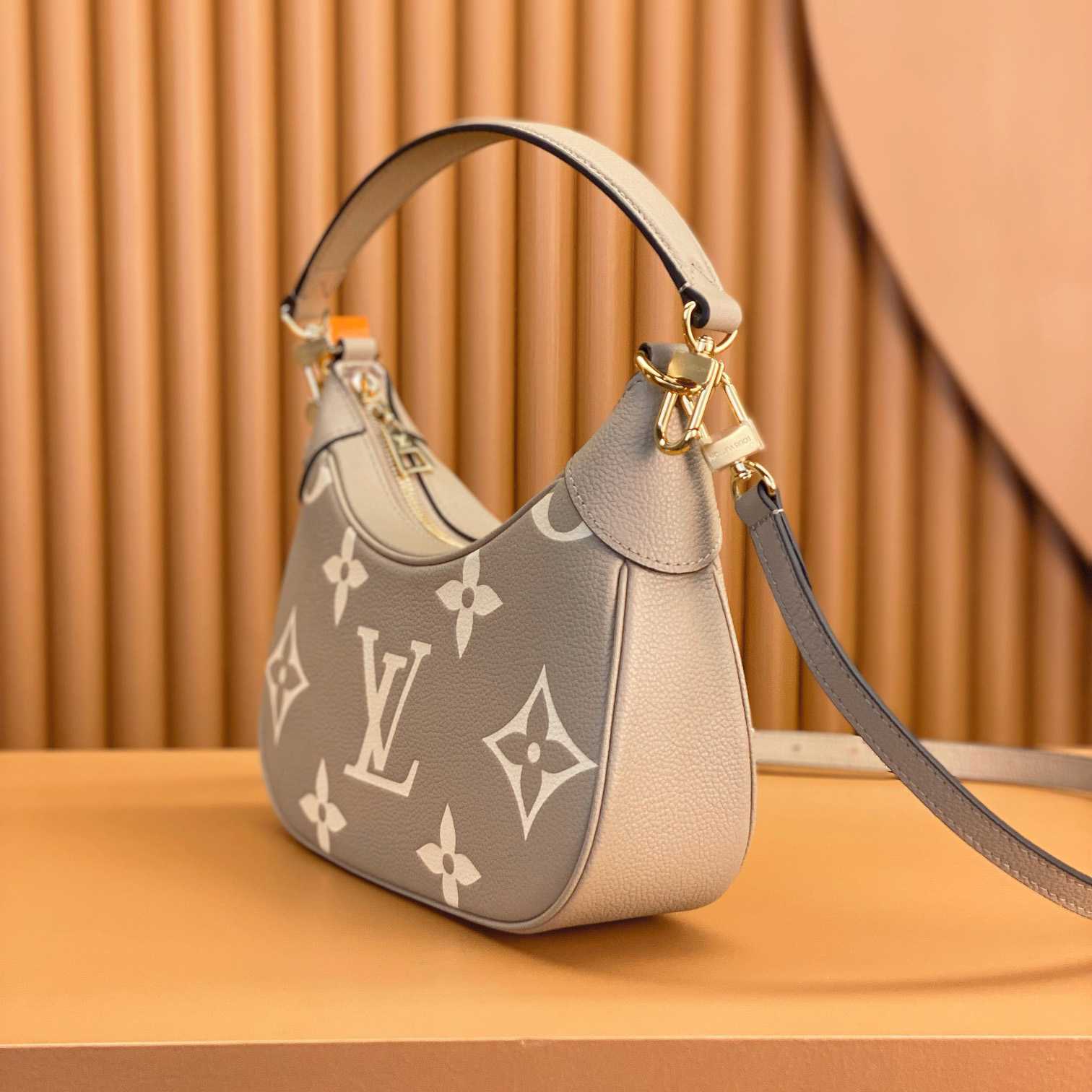 Louis Vuitton Bagatelle (24x18x7cm)      M46112 - DopestKickz