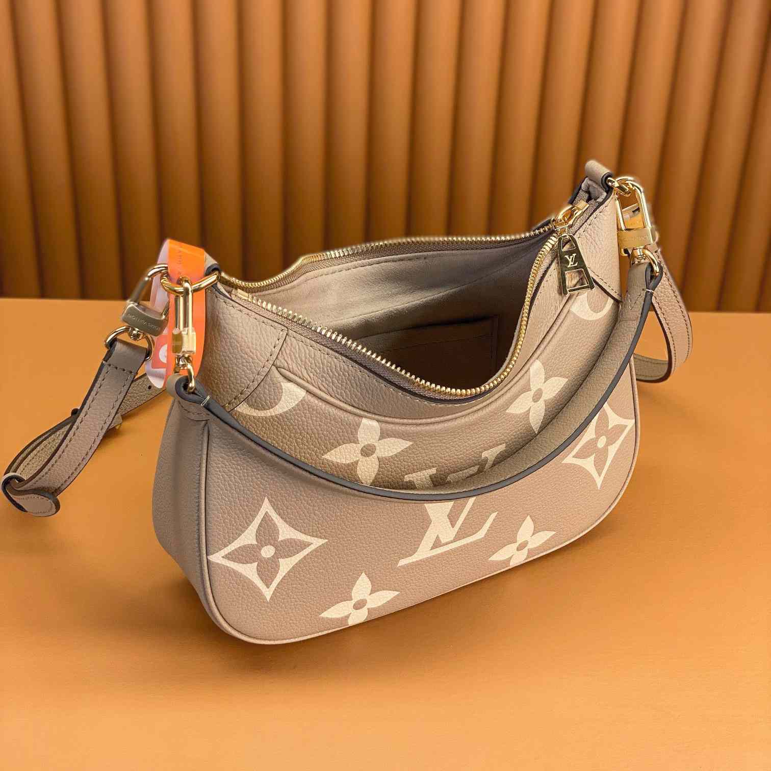 Louis Vuitton Bagatelle (24x18x7cm)      M46112 - DopestKickz