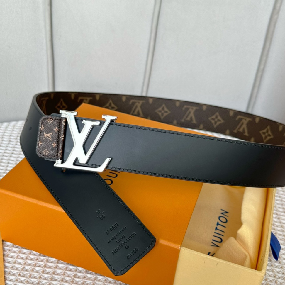 Louis Vuitton LV Tag 40MM Reversible Belt     M0686Q - DopestKickz