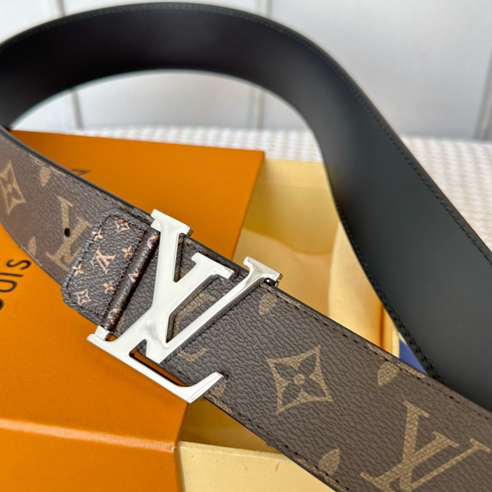 Louis Vuitton LV Tag 40MM Reversible Belt     M0686Q - DopestKickz