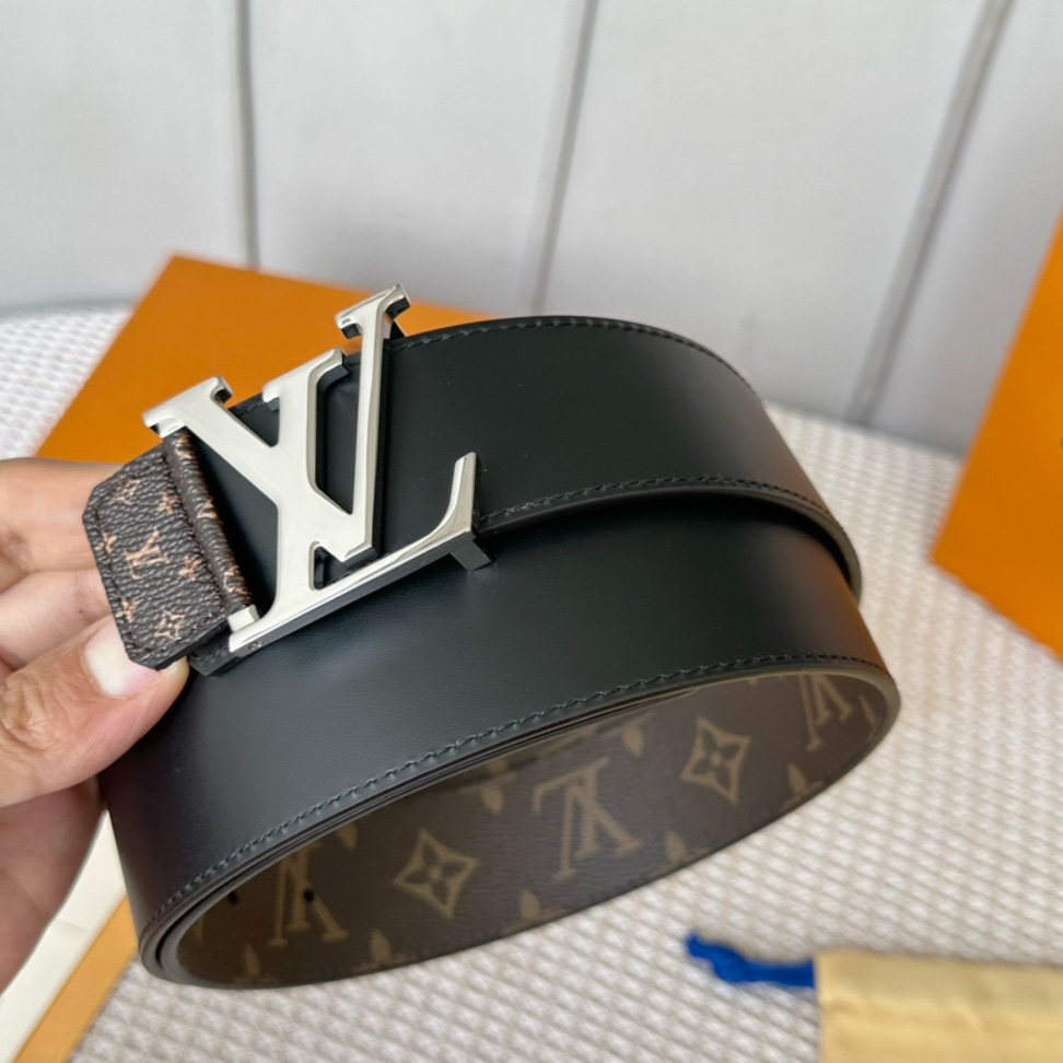 Louis Vuitton LV Tag 40MM Reversible Belt     M0686Q - DopestKickz