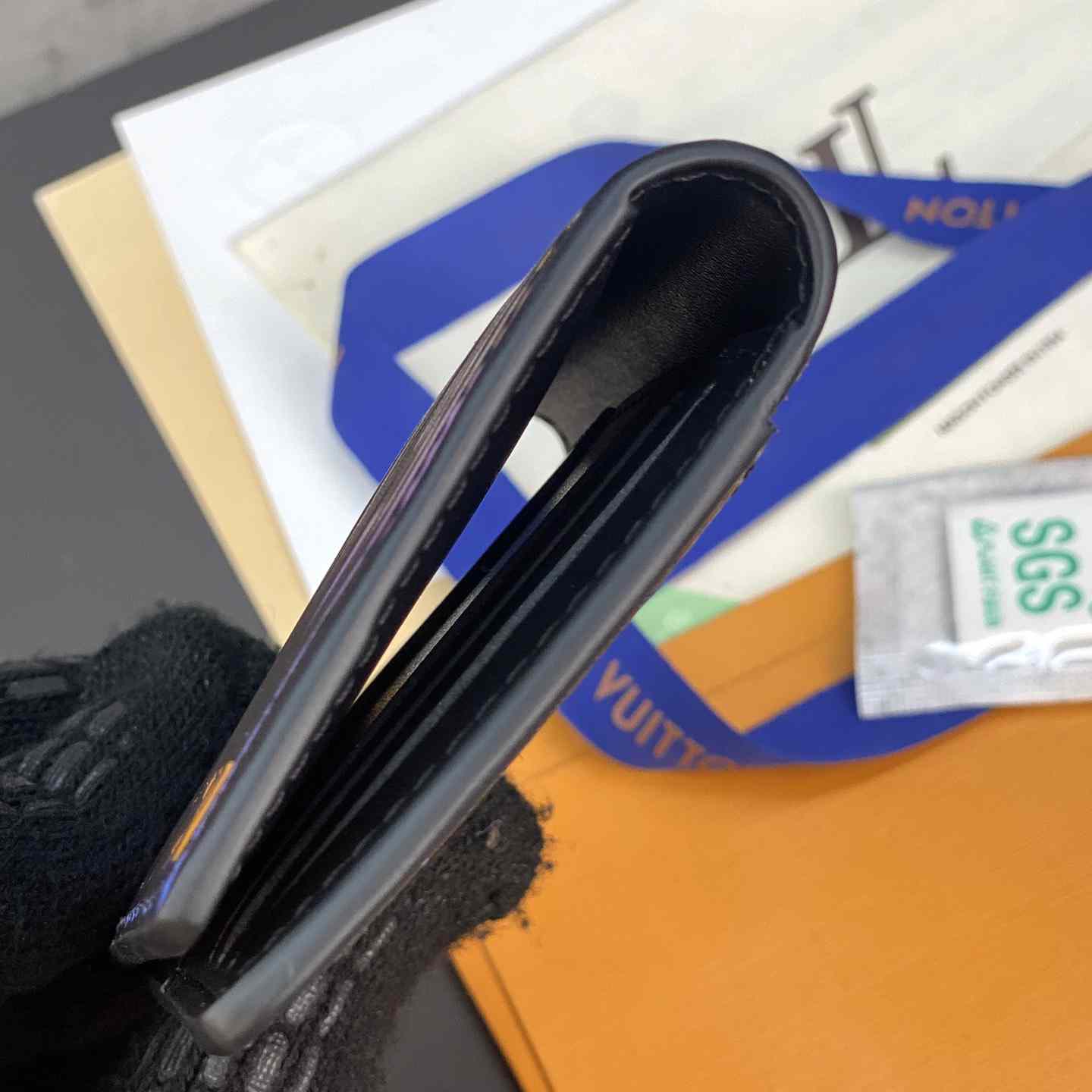 Louis Vuitton Pocket Organizer (7.5 x 11.1 x 1cm)   M82583 - DopestKickz