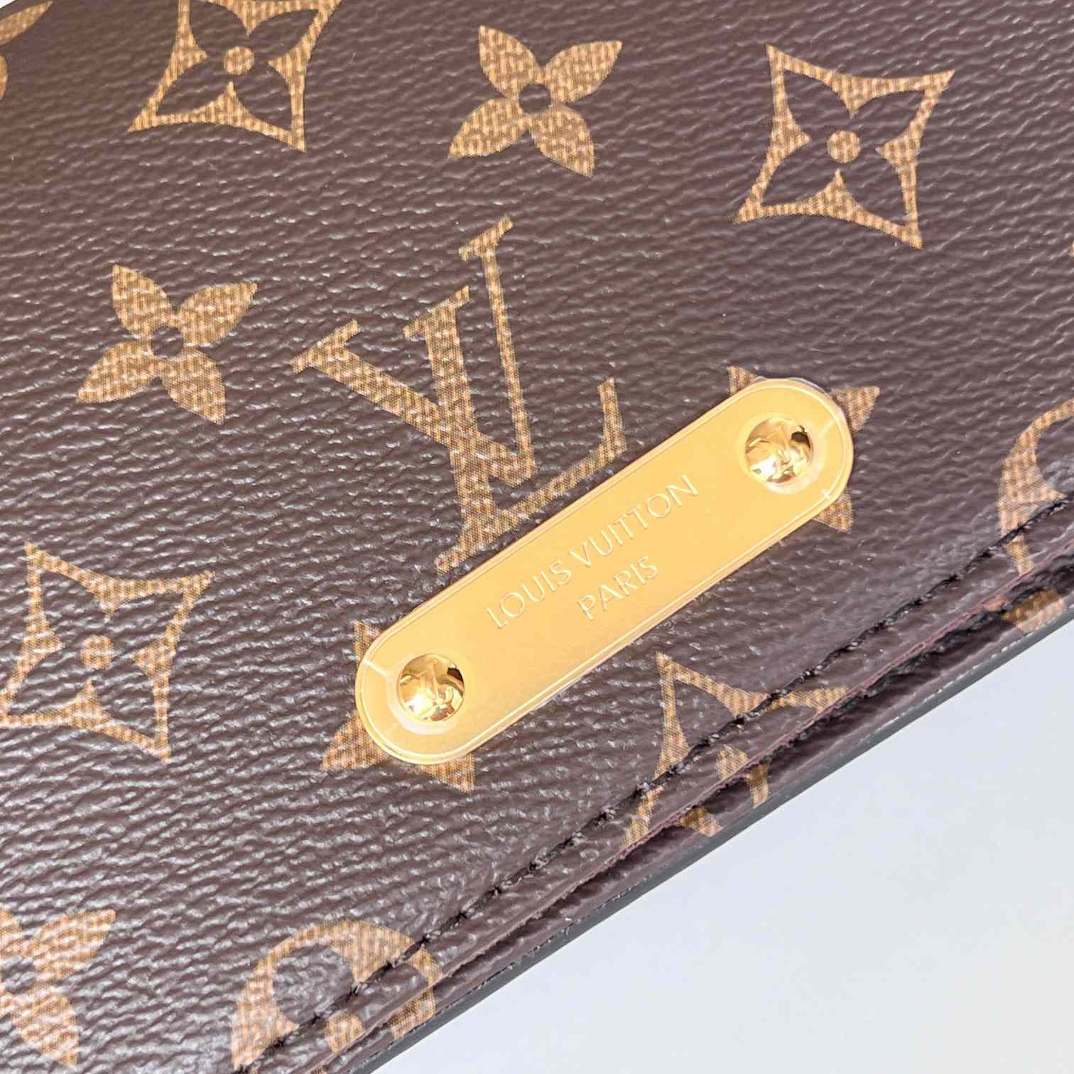 Louis Vuitton Wallet On Chain Lily (20.7 x 10.2 x 3.5cm)   M82509 - DopestKickz