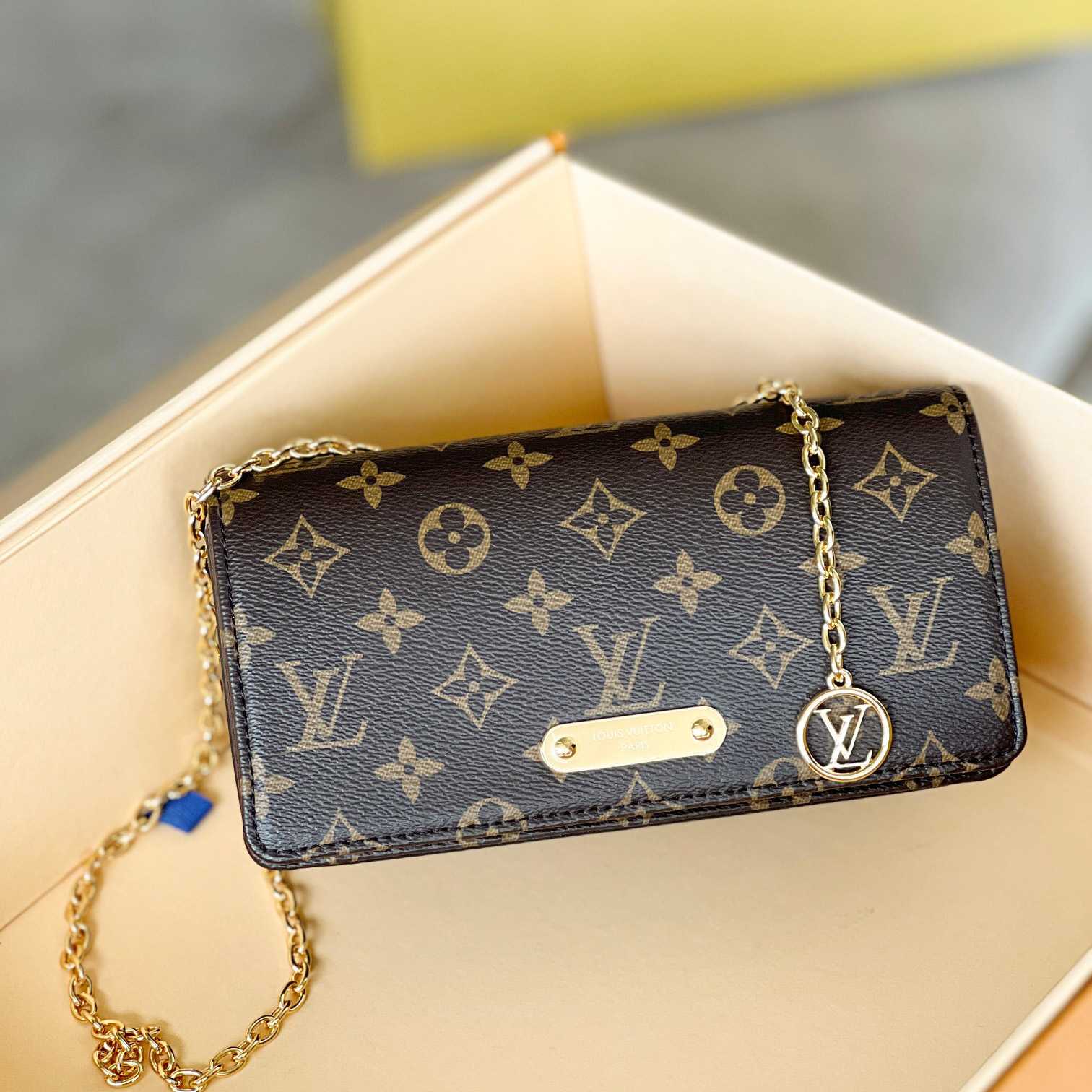 Louis Vuitton Wallet On Chain Lily (20.7 x 10.2 x 3.5cm)   M82509 - DopestKickz