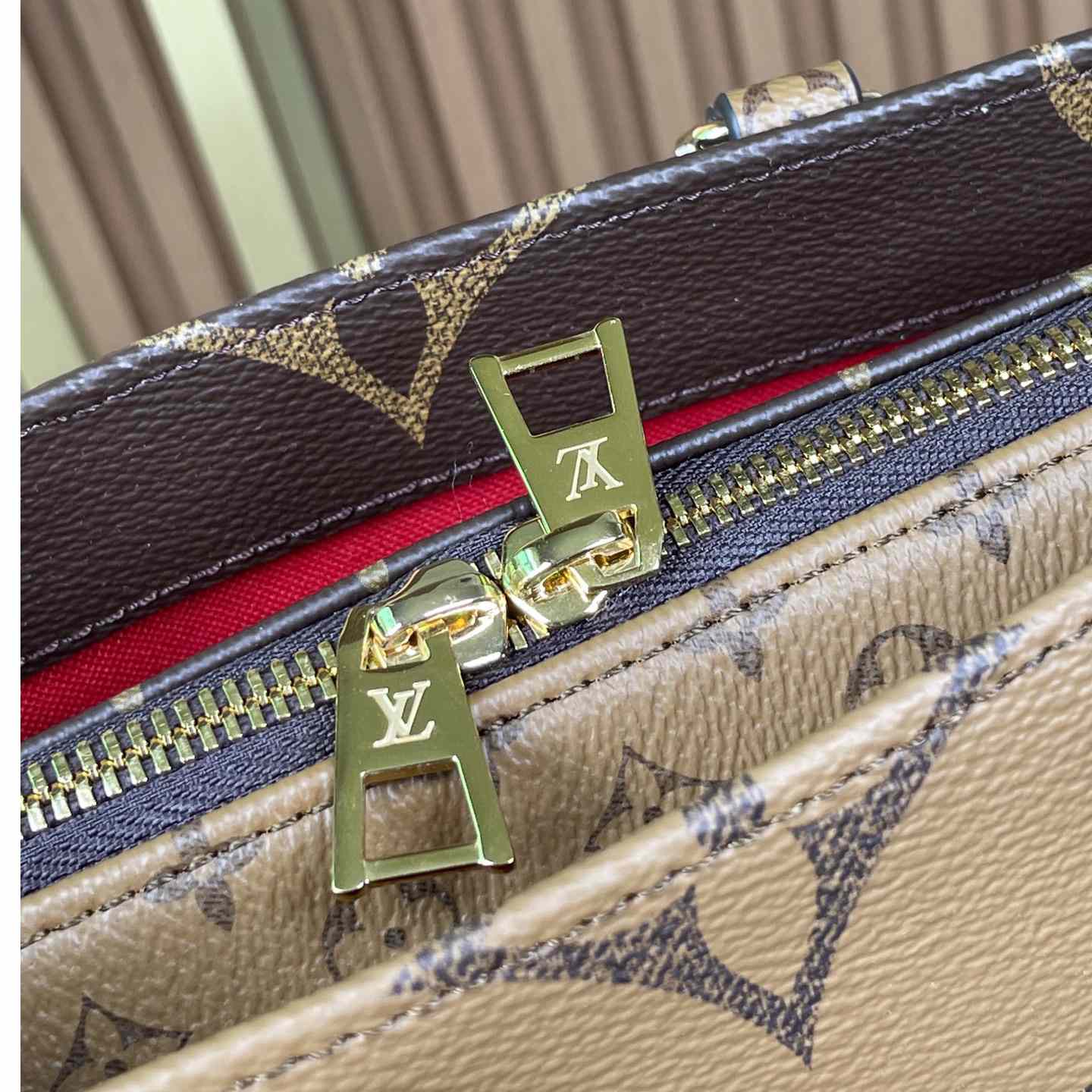 Louis Vuitton OnTheGo East West    M46653 - DopestKickz