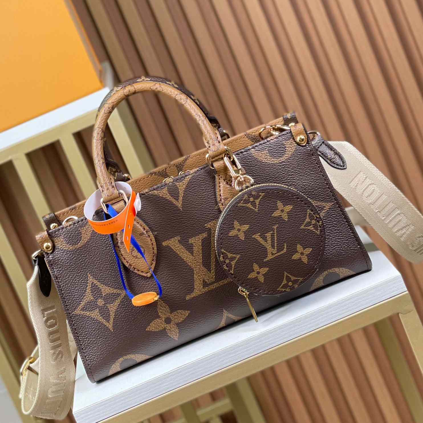 Louis Vuitton OnTheGo East West    M46653 - DopestKickz