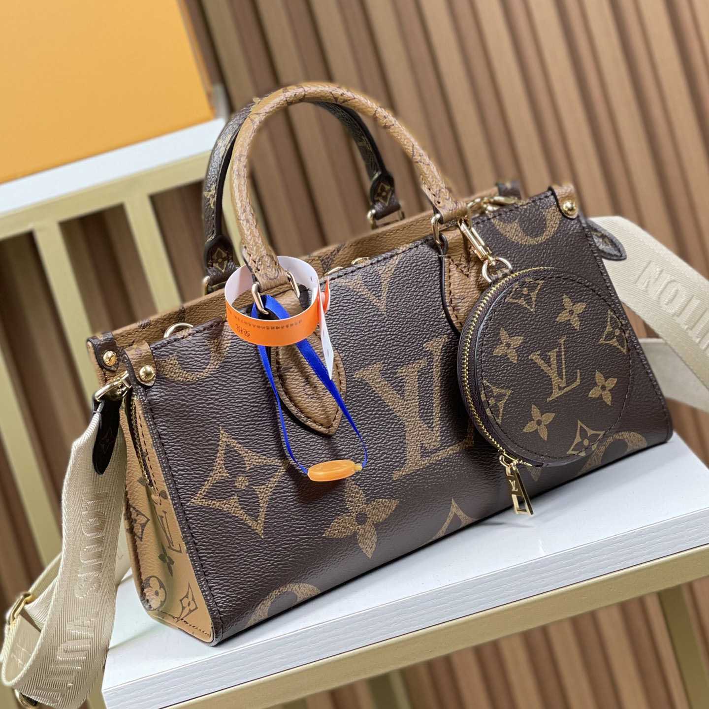 Louis Vuitton OnTheGo East West    M46653 - DopestKickz