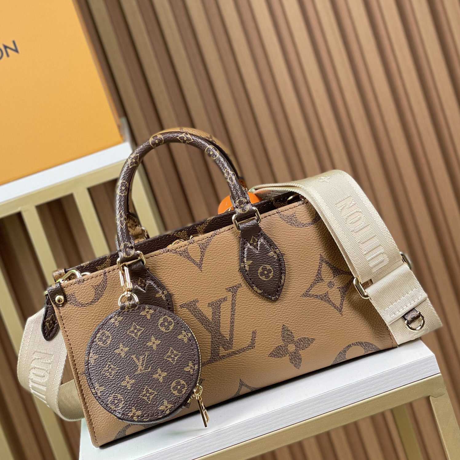 Louis Vuitton OnTheGo East West    M46653 - DopestKickz