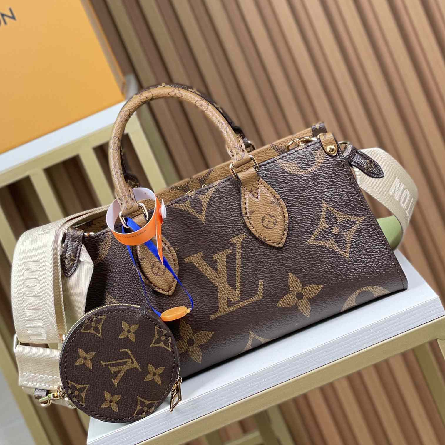 Louis Vuitton OnTheGo East West    M46653 - DopestKickz