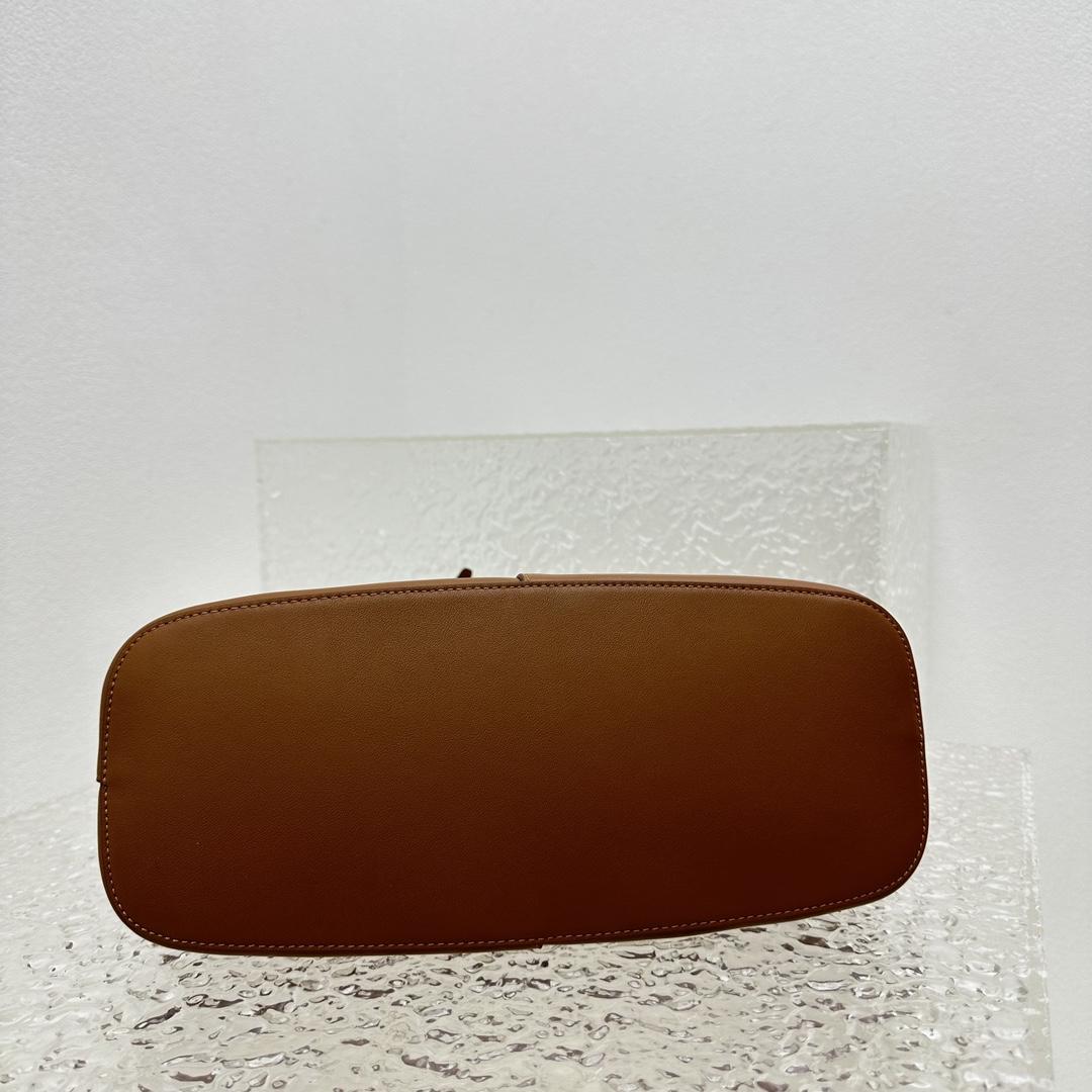 The Row Camdem Bag  ( 32x23x14cm) - DopestKickz