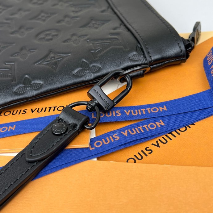 Louis Vuitton Monogram Pouch  (30-21.5-1cm)  m81570 - DopestKickz