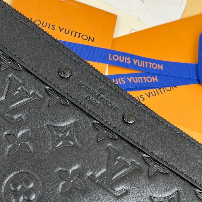 Louis Vuitton Monogram Pouch  (30-21.5-1cm)  m81570 - DopestKickz