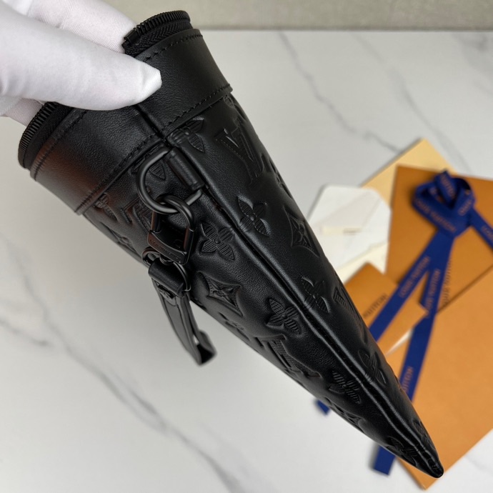 Louis Vuitton Monogram Pouch  (30-21.5-1cm)  m81570 - DopestKickz