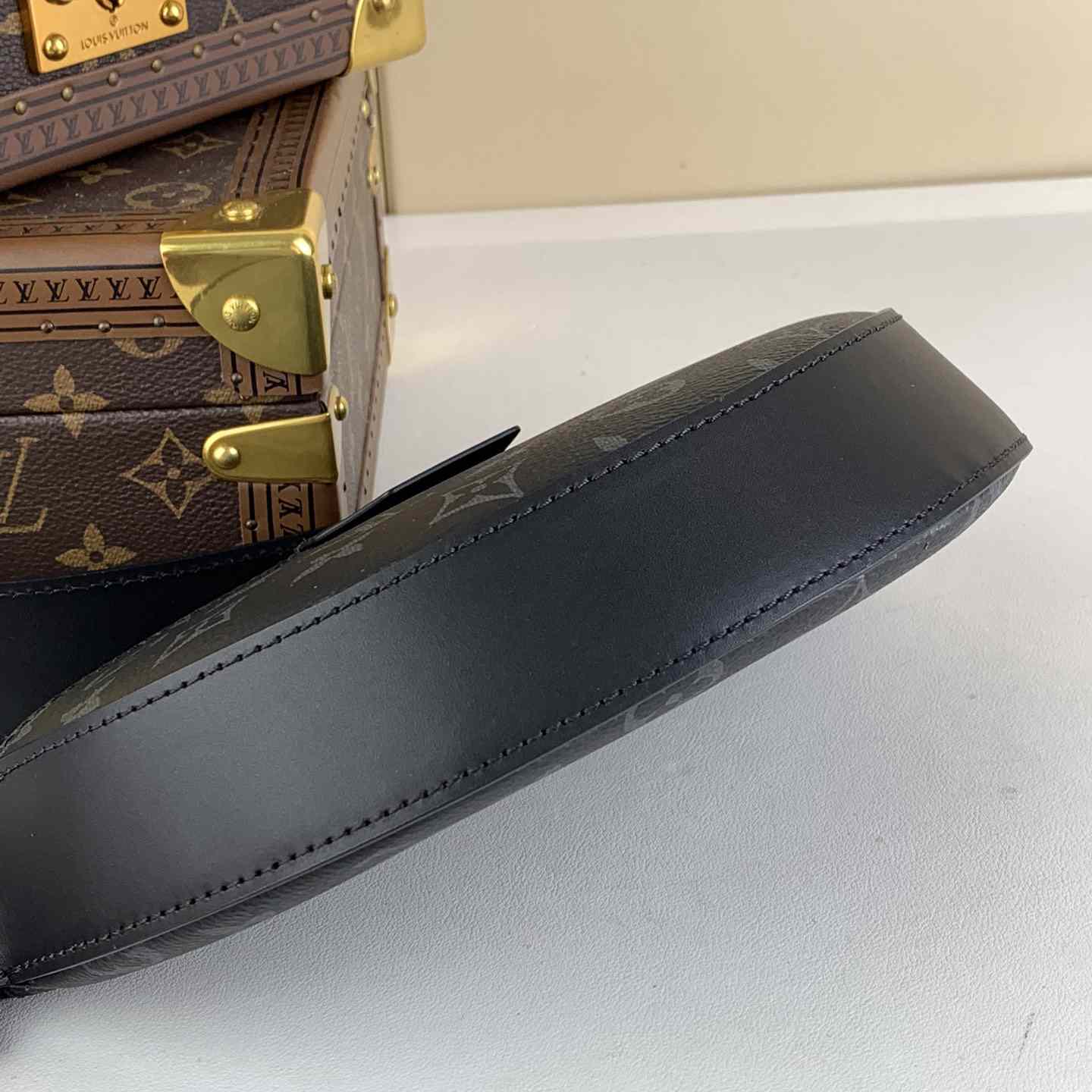 Louis Vuitton LV Moon Crossbody (24.5 x 16 x4.5cm)  M23835 - DopestKickz