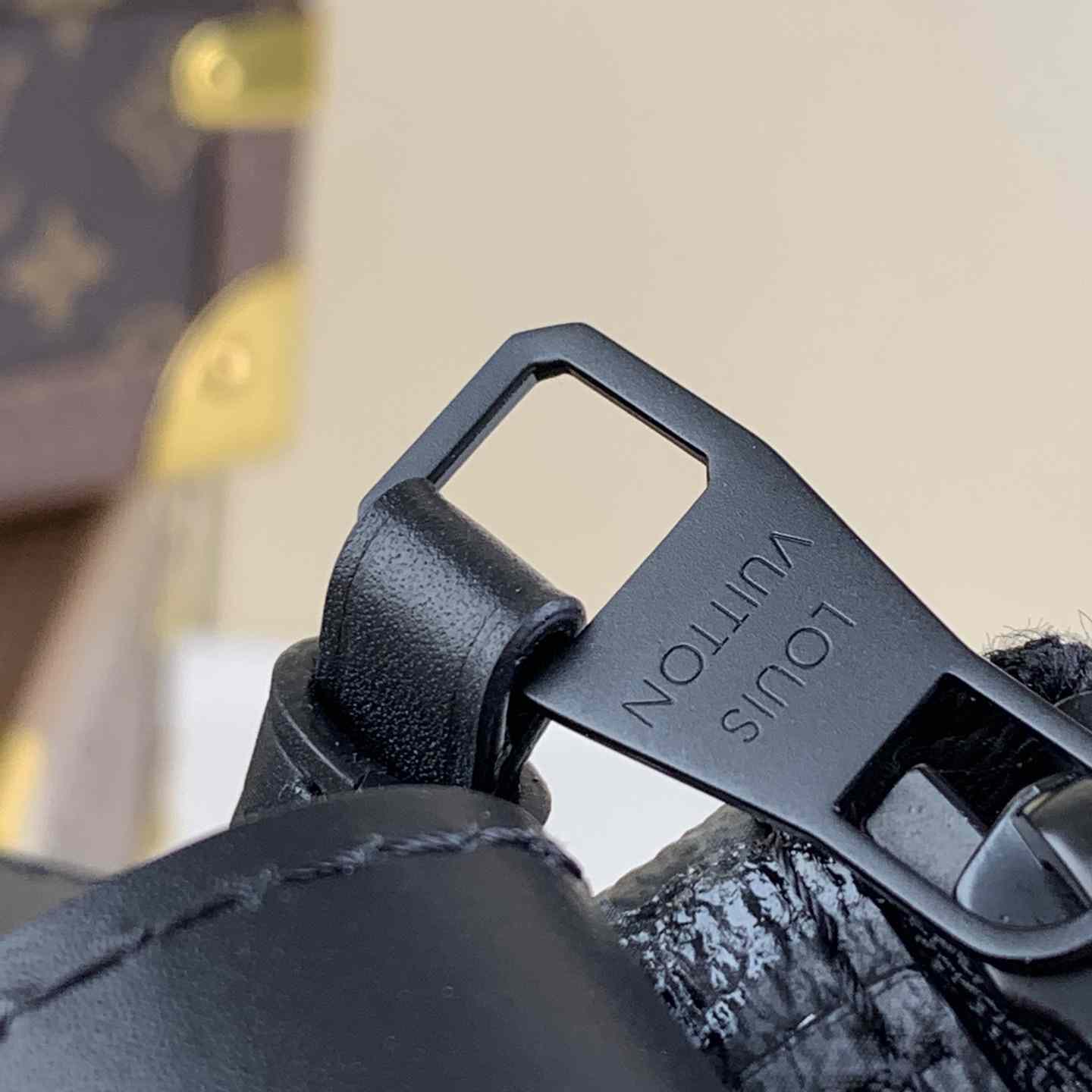 Louis Vuitton LV Moon Crossbody (24.5 x 16 x4.5cm)  M23835 - DopestKickz