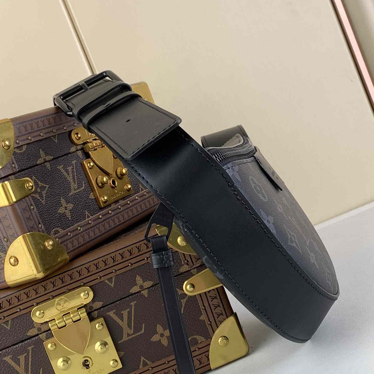 Louis Vuitton LV Moon Crossbody (24.5 x 16 x4.5cm)  M23835 - DopestKickz