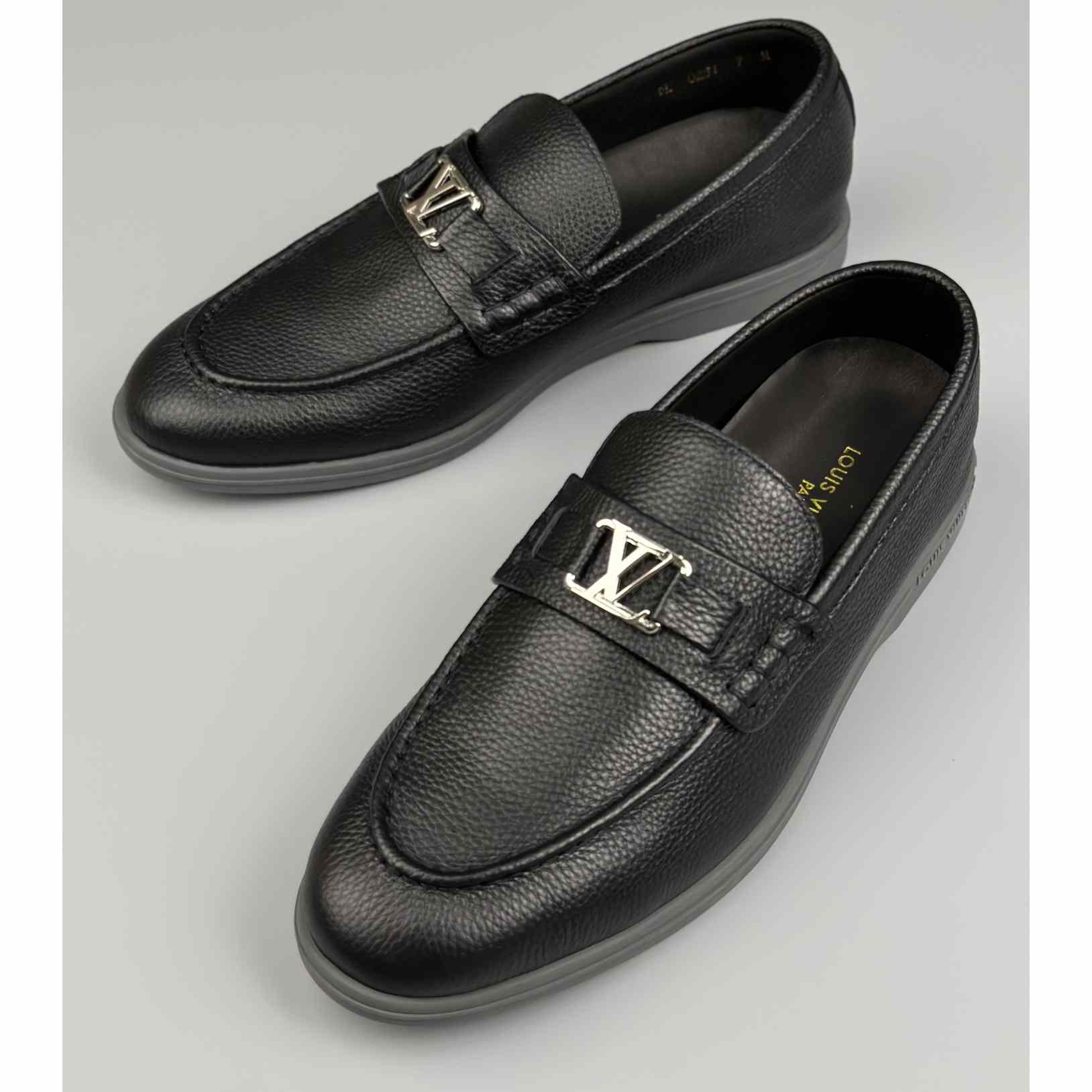 Louis Vuitton Estate Loafer    1A9Z6V - DopestKickz