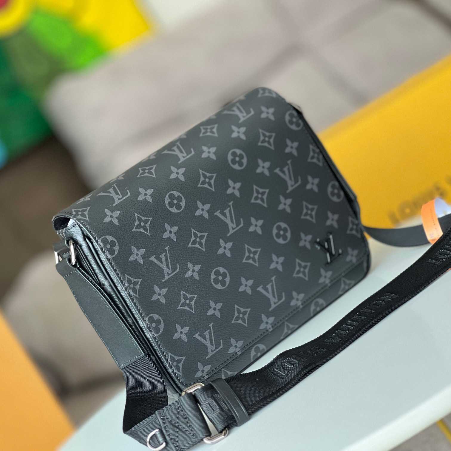 Louis Vuitton District PM (26 x 20 x 7cm)   M46255 - DopestKickz