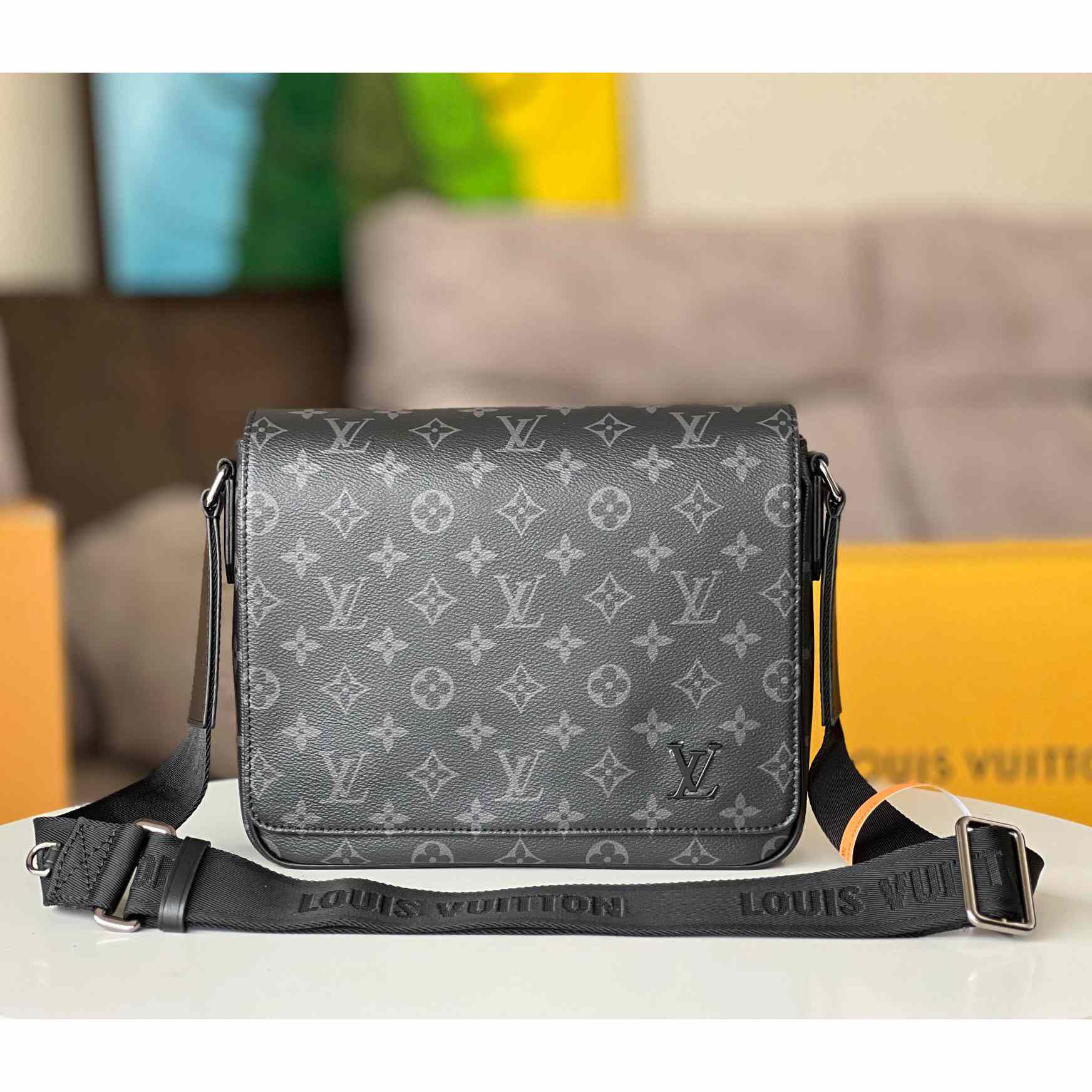 Louis Vuitton District PM (26 x 20 x 7cm)   M46255 - DopestKickz