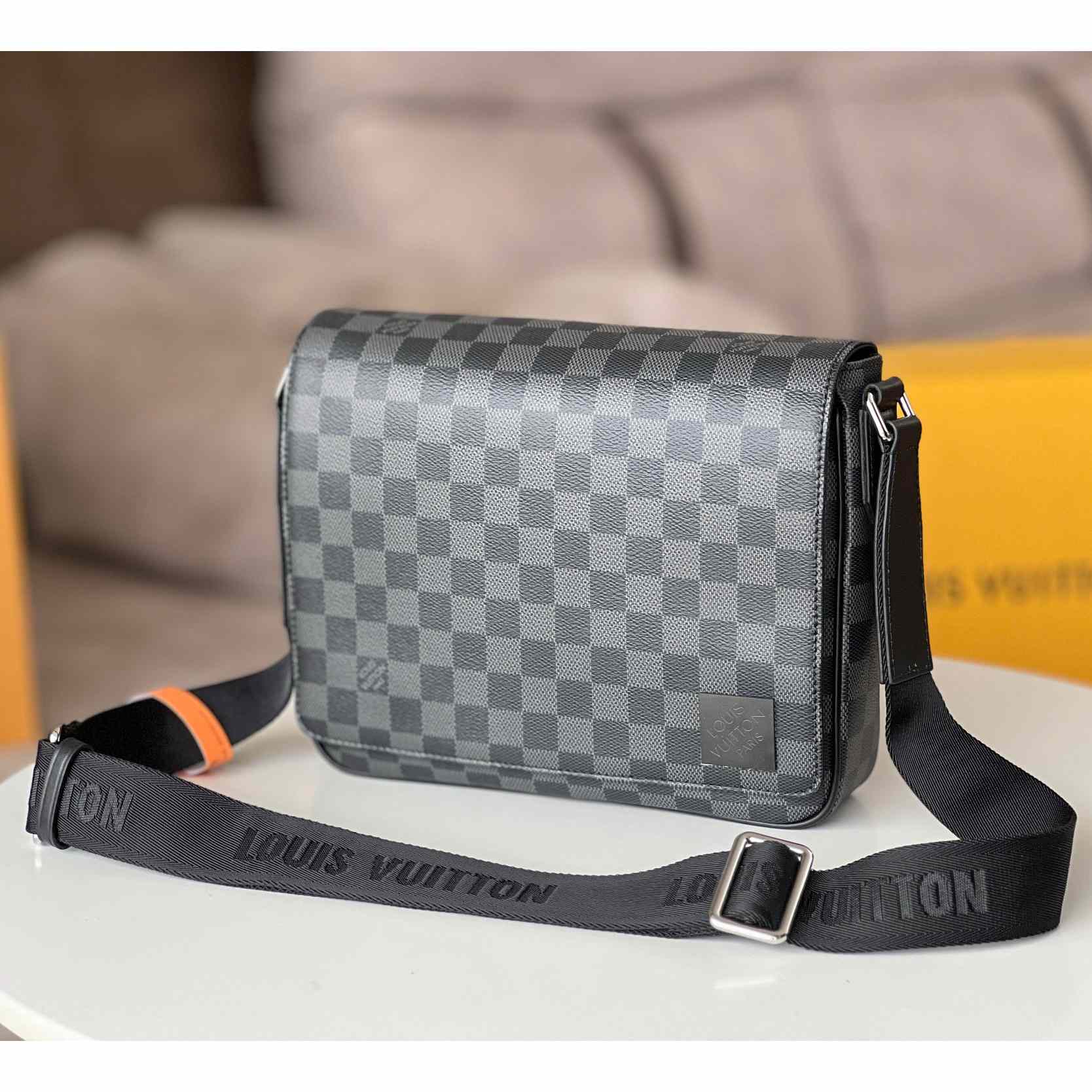 Louis Vuitton District PM (26 x 20 x 7cm)   N42710 - DopestKickz