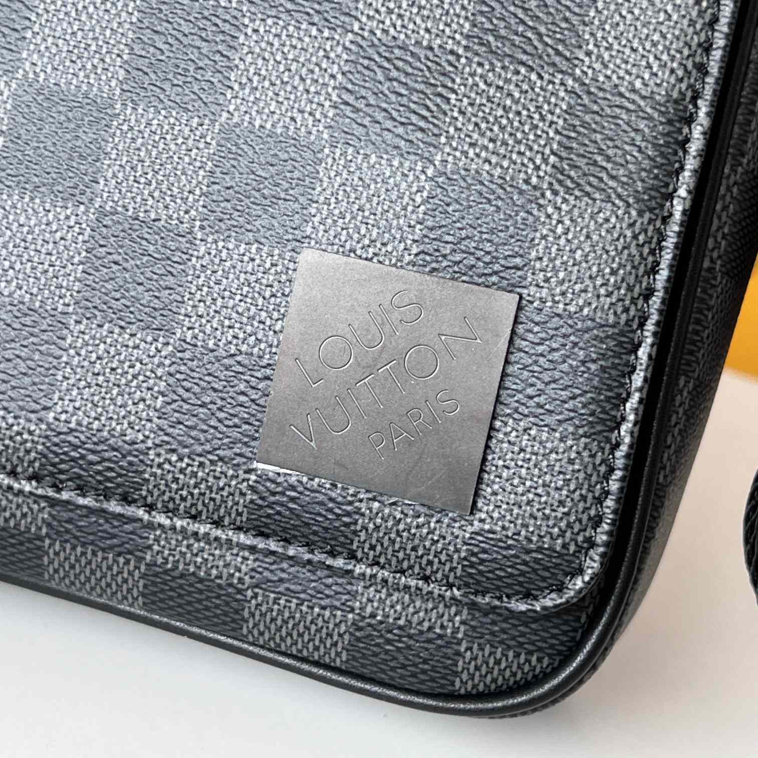 Louis Vuitton District PM (26 x 20 x 7cm)   N42710 - DopestKickz