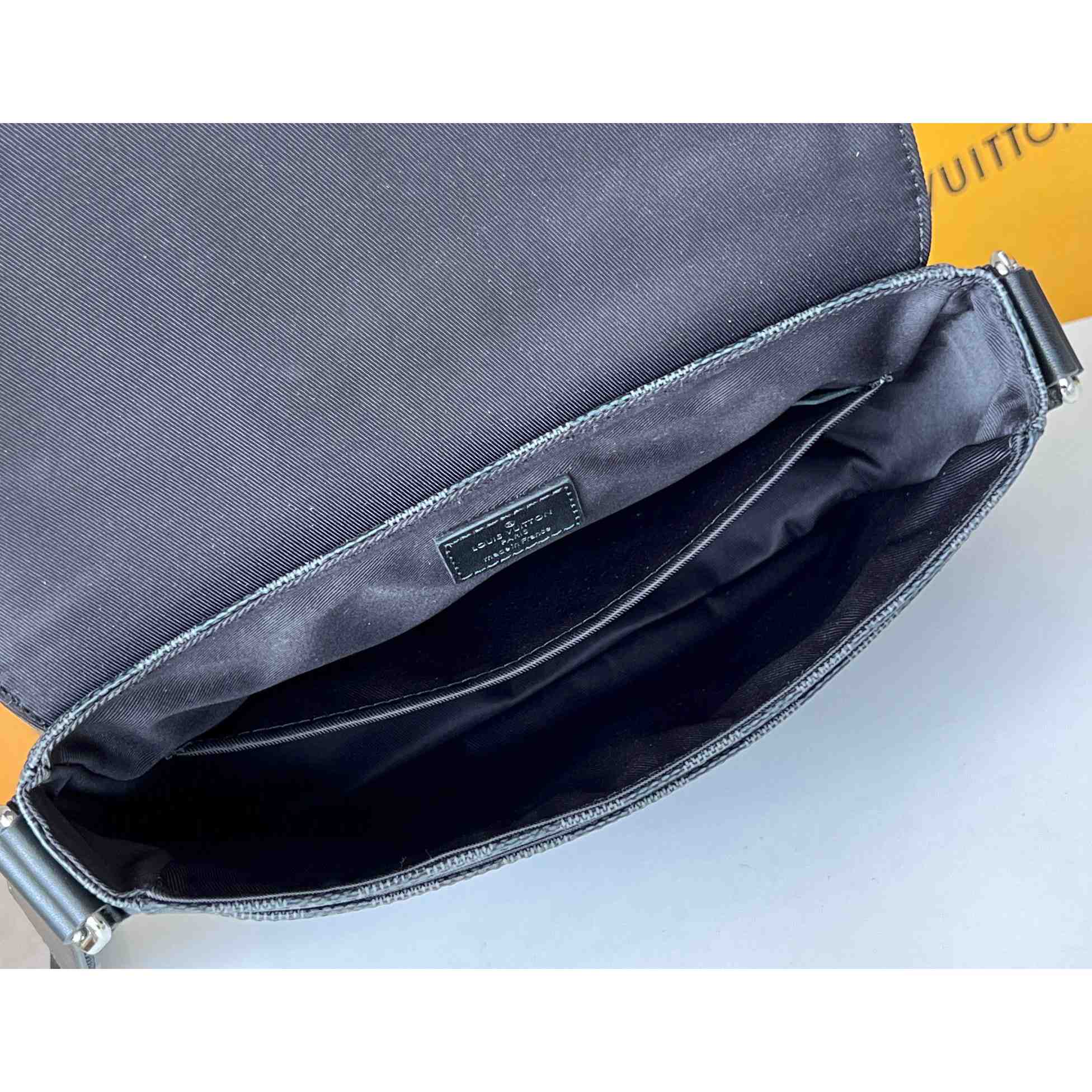 Louis Vuitton District PM (26 x 20 x 7cm)   N42710 - DopestKickz