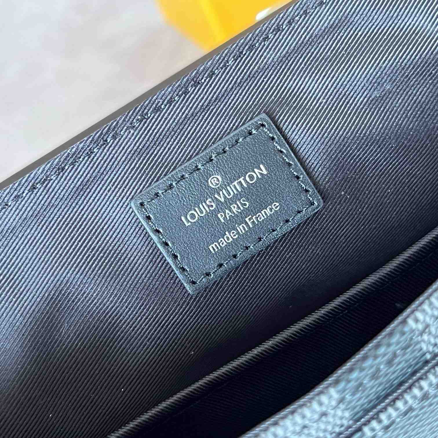 Louis Vuitton District PM (26 x 20 x 7cm)   N42710 - DopestKickz