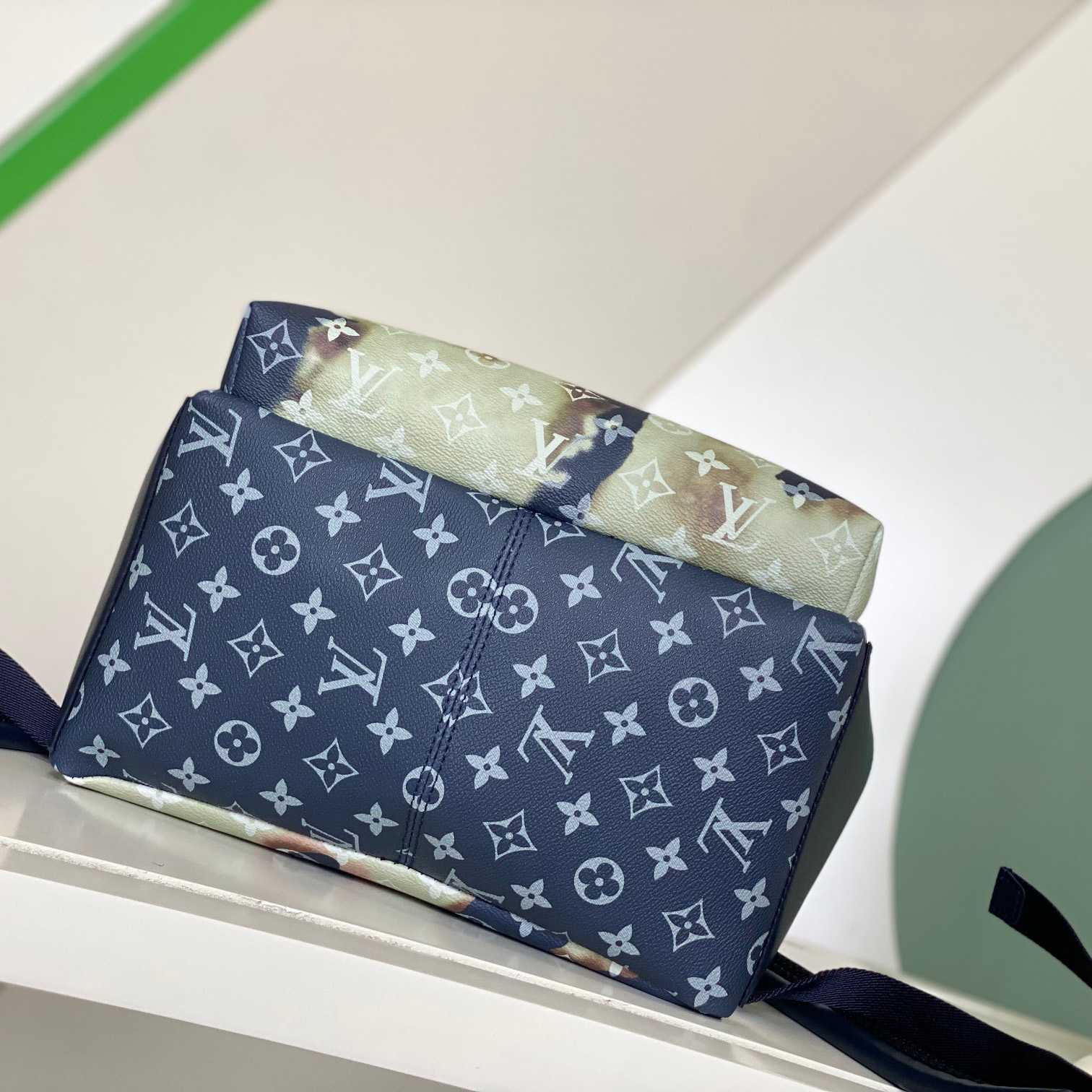 Louis Vuitton Discovery Backpack PM (29-38-20cm)   M46806 - DopestKickz