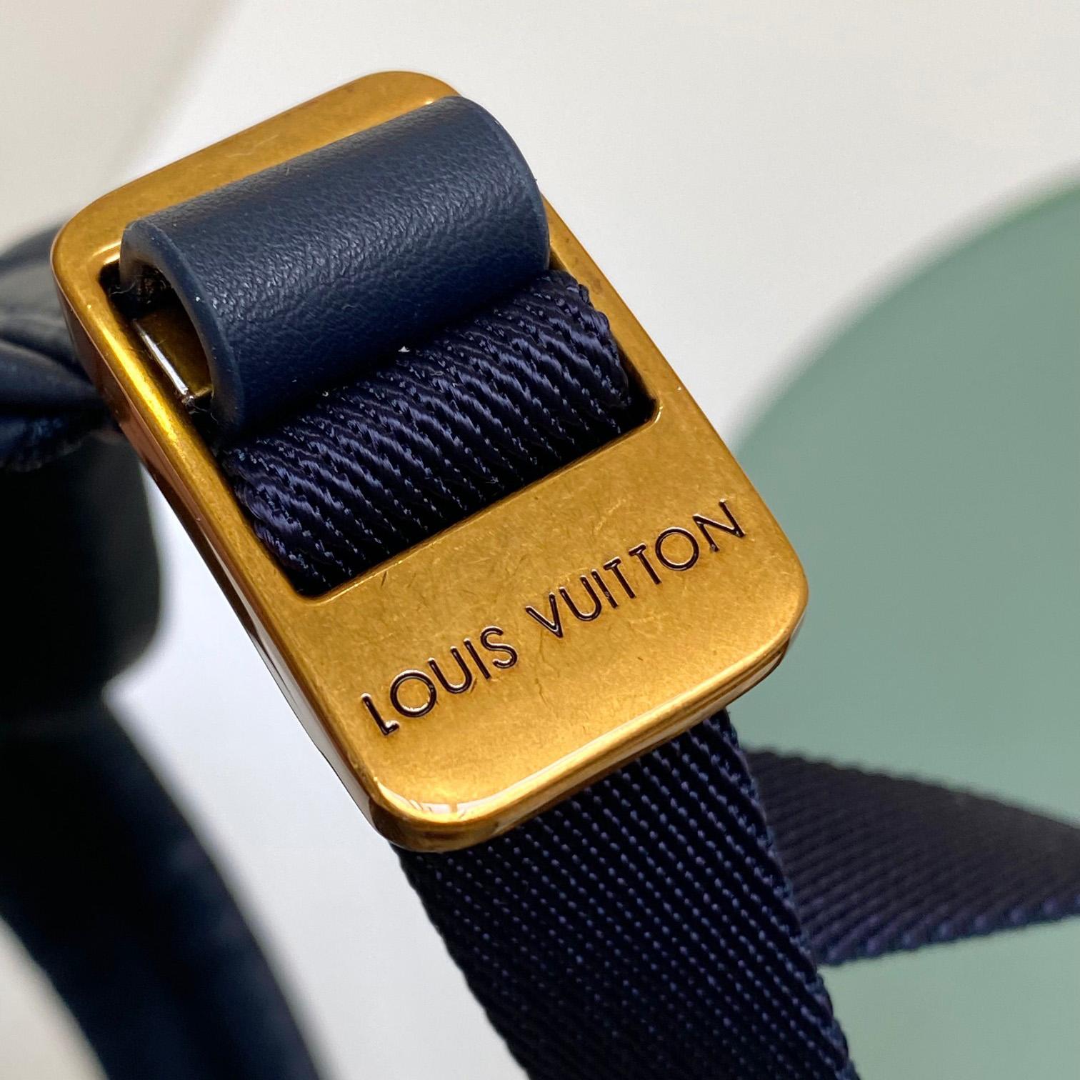 Louis Vuitton Discovery Backpack PM (29-38-20cm)   M46806 - DopestKickz